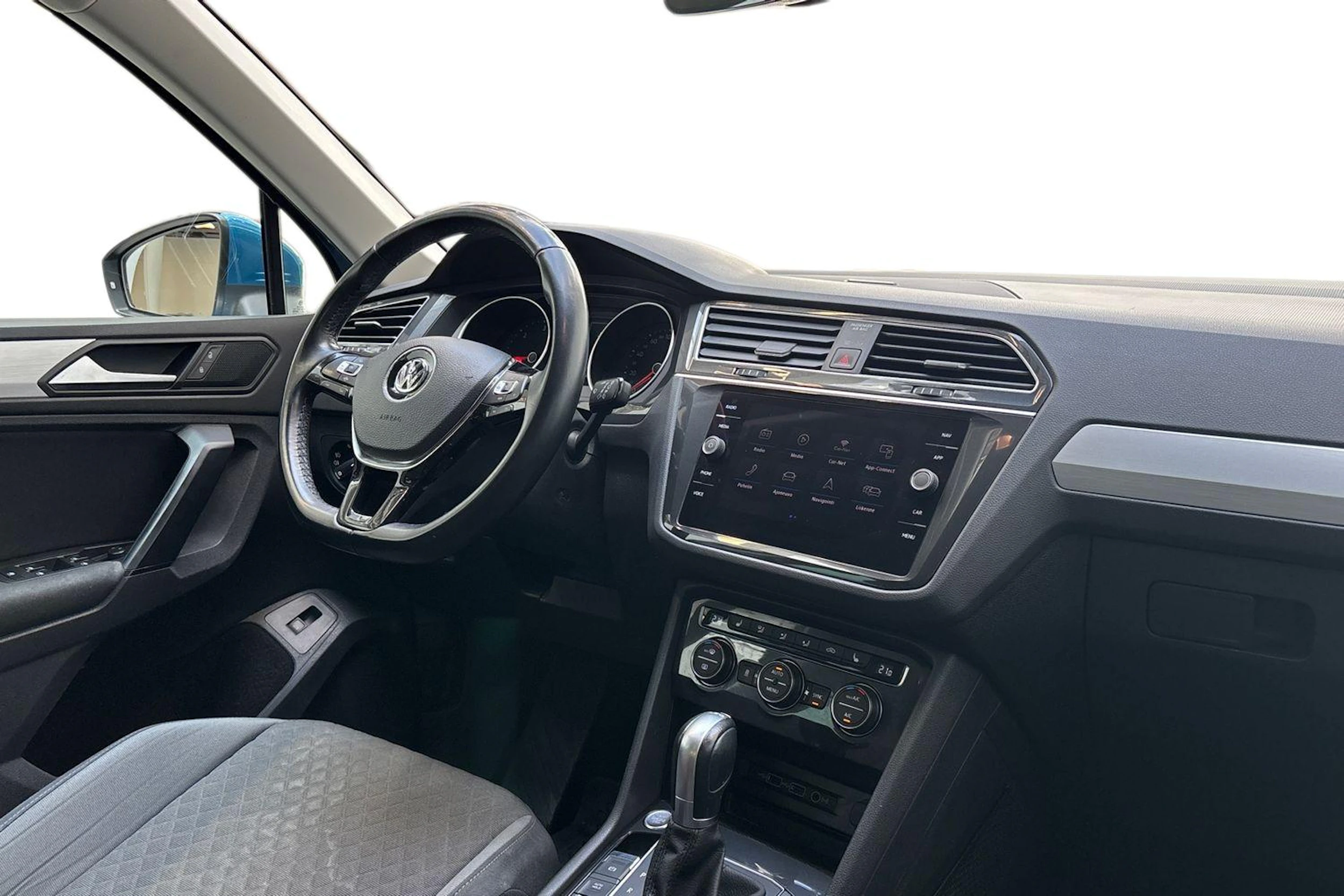 Sininen Volkswagen Tiguan 2019 kuva 7.