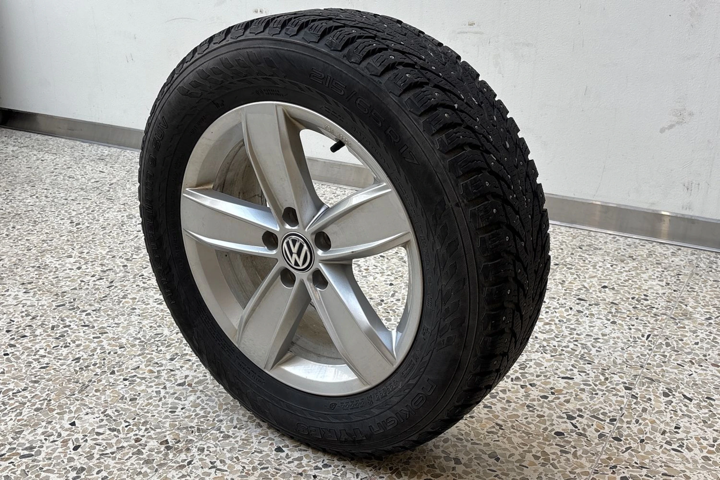 Sininen Volkswagen Tiguan 2019 kuva 10.