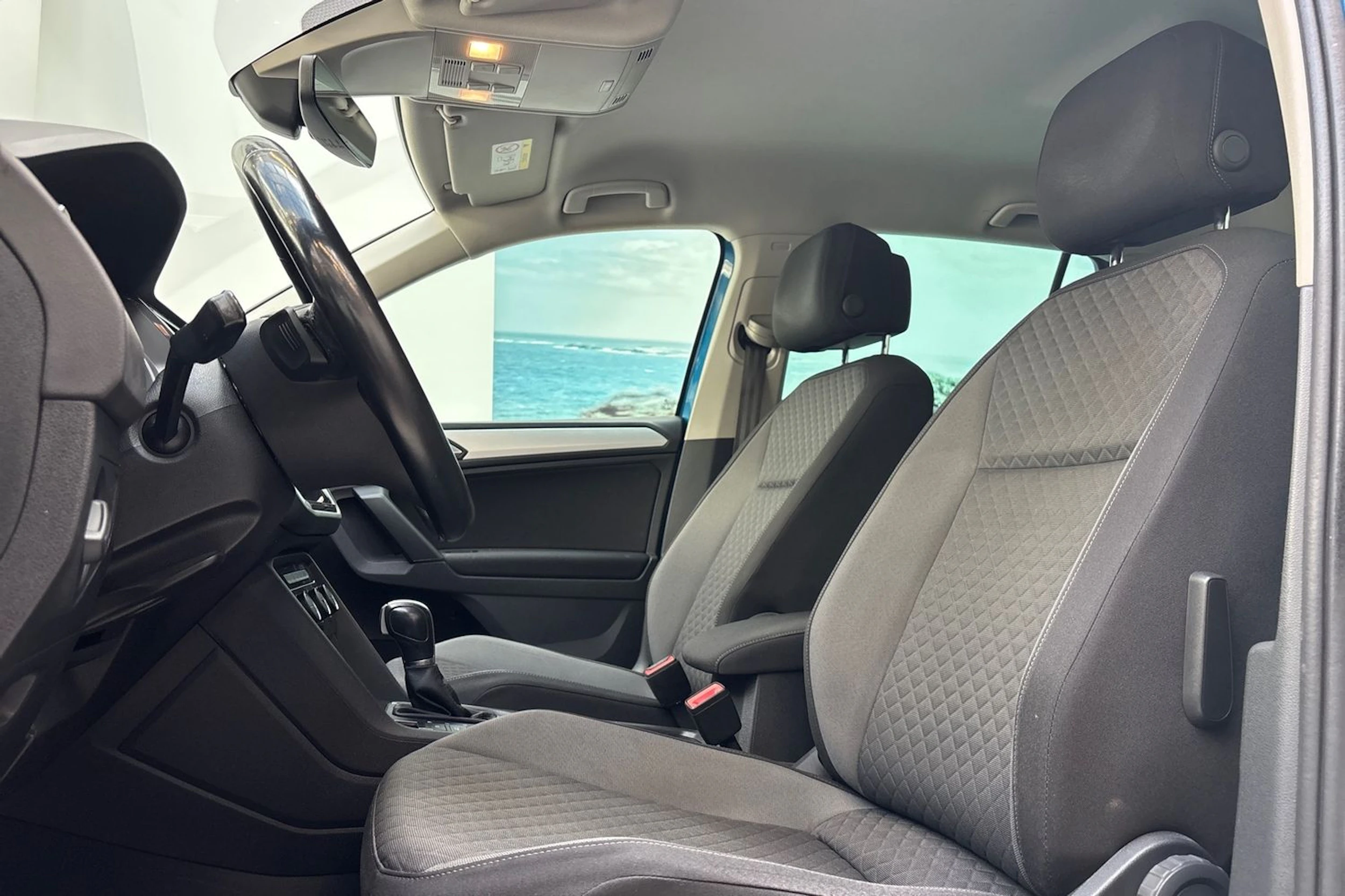 Sininen Volkswagen Tiguan 2019 kuva 11.