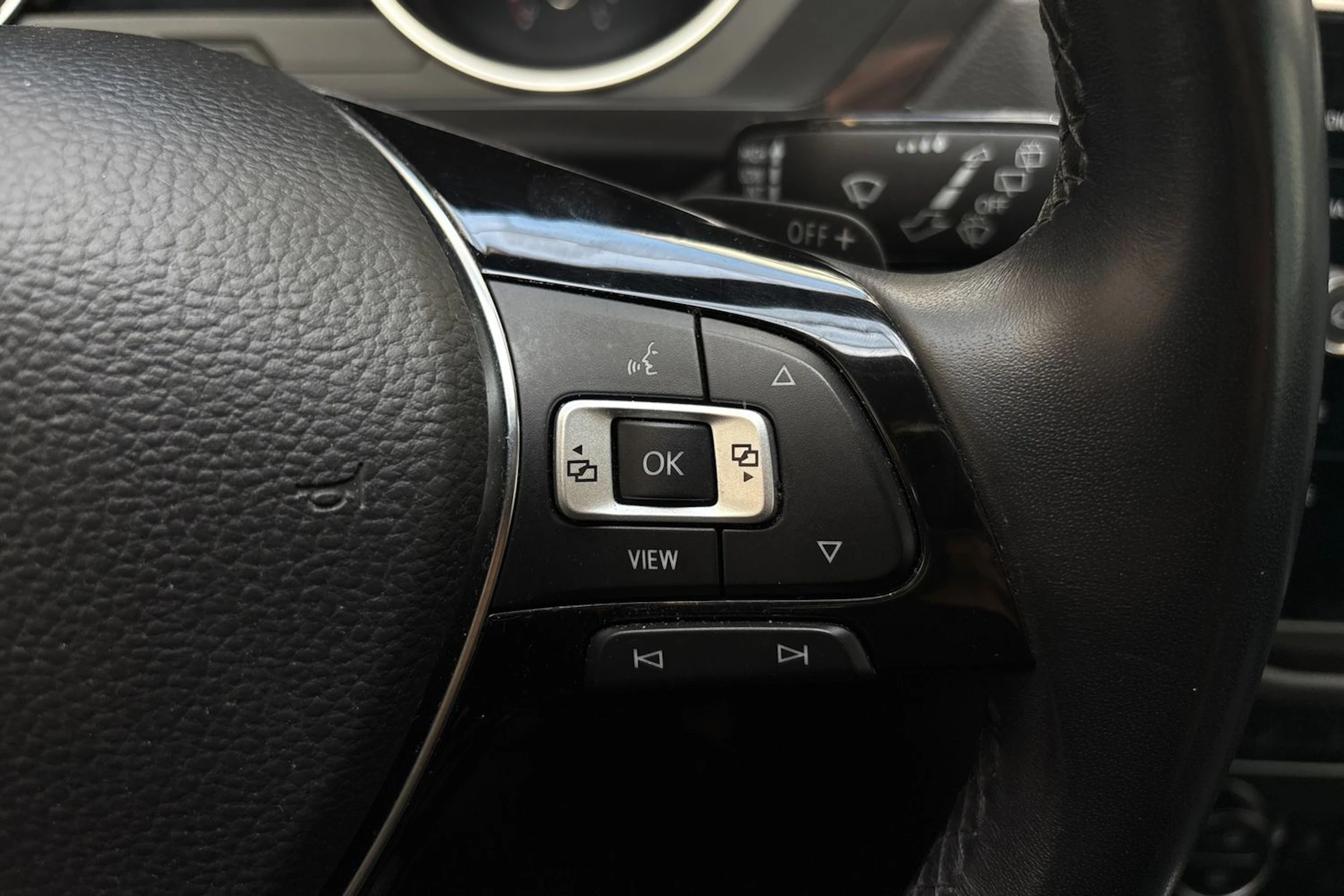 Sininen Volkswagen Tiguan 2019 kuva 14.