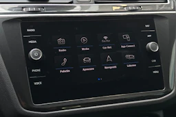 Sininen Volkswagen Tiguan 2019 kuva 15.