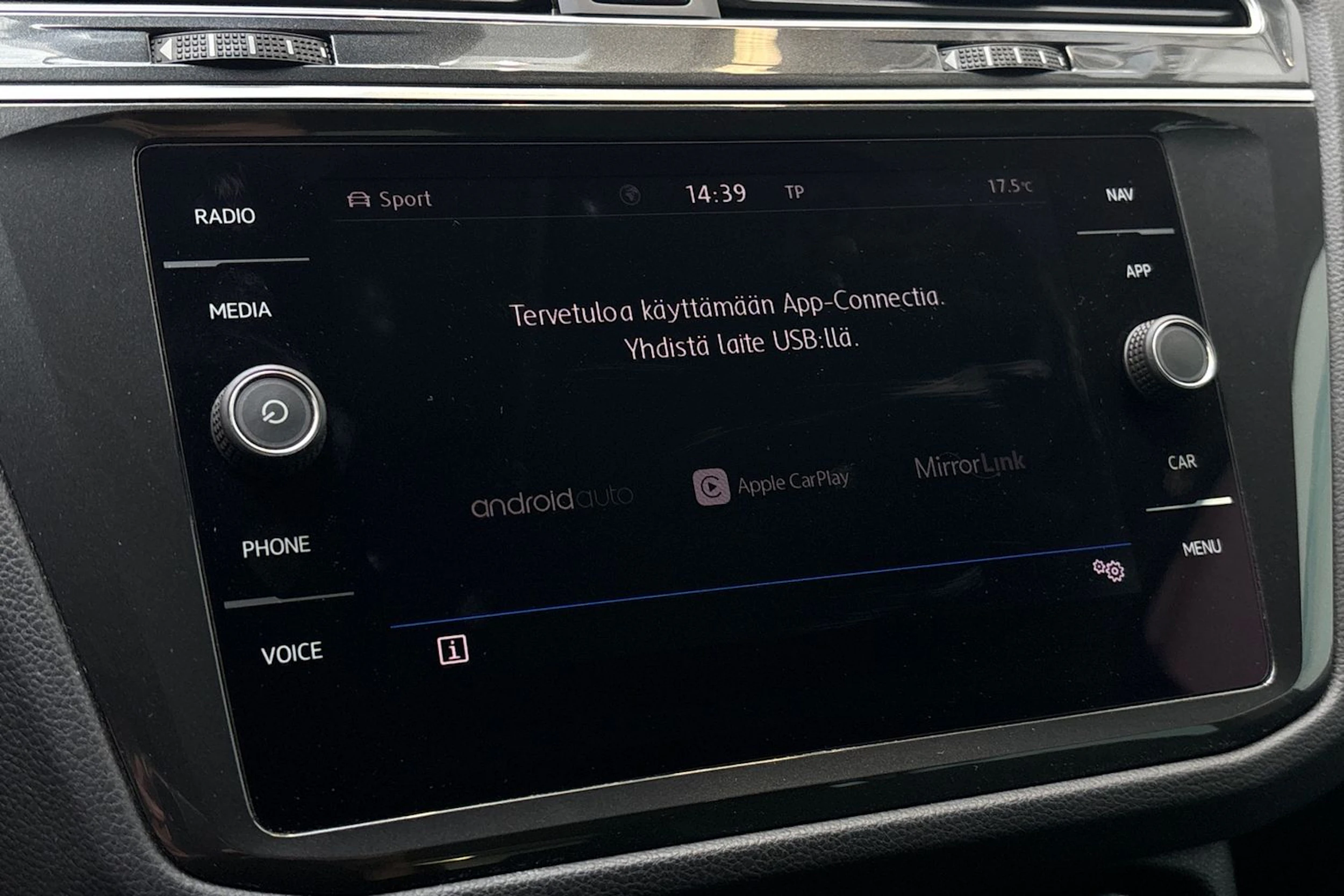 Sininen Volkswagen Tiguan 2019 kuva 18.