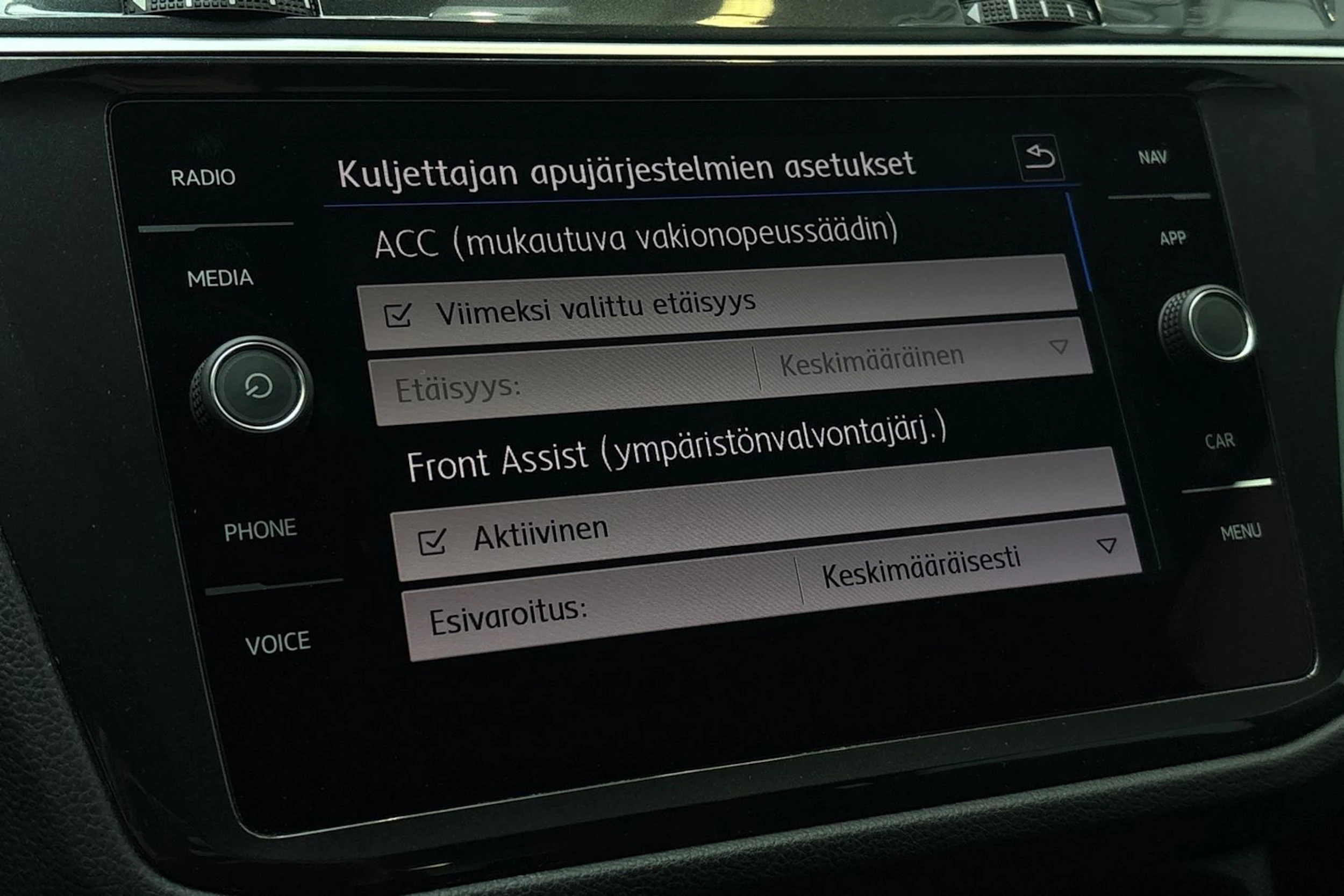 Sininen Volkswagen Tiguan 2019 kuva 19.