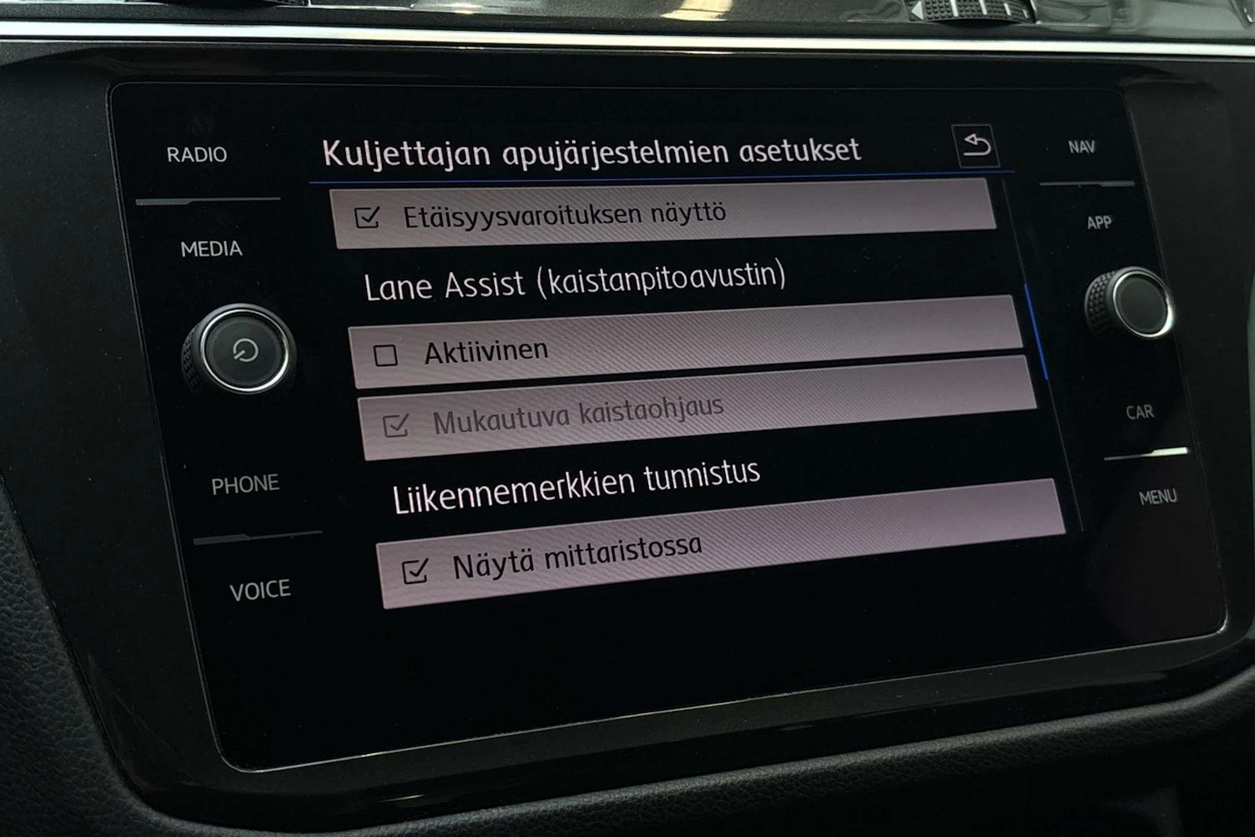 Sininen Volkswagen Tiguan 2019 kuva 20.