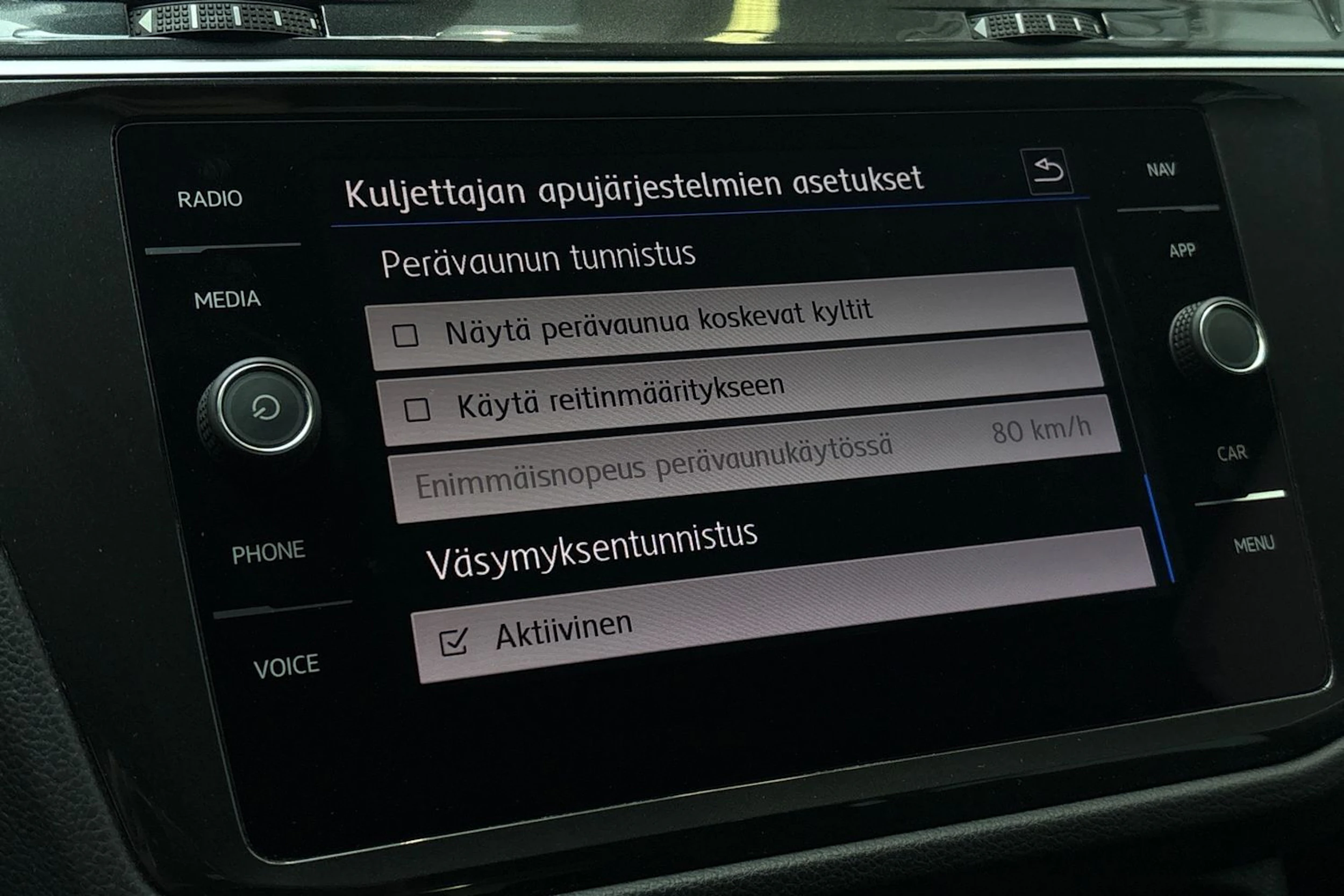 Sininen Volkswagen Tiguan 2019 kuva 21.