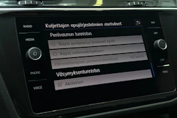 Sininen Volkswagen Tiguan 2019 kuva 21.