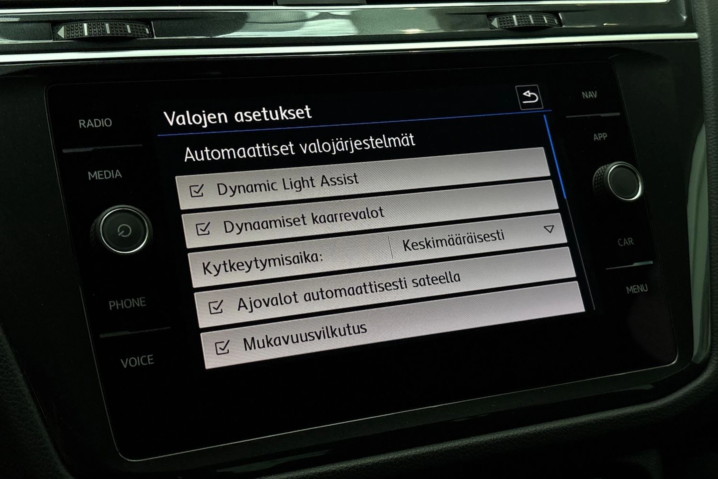 Sininen Volkswagen Tiguan 2019 kuva 22.