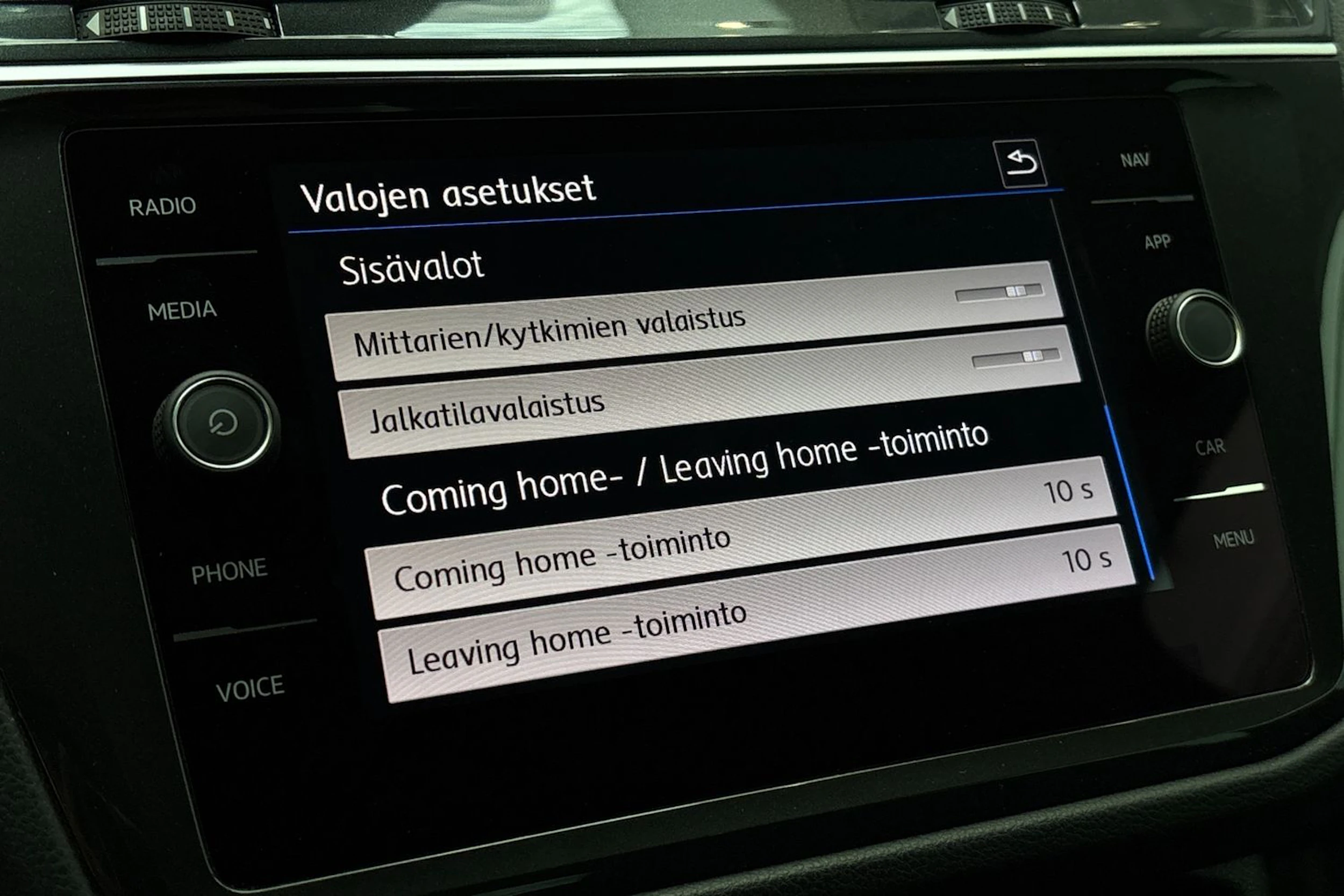 Sininen Volkswagen Tiguan 2019 kuva 23.