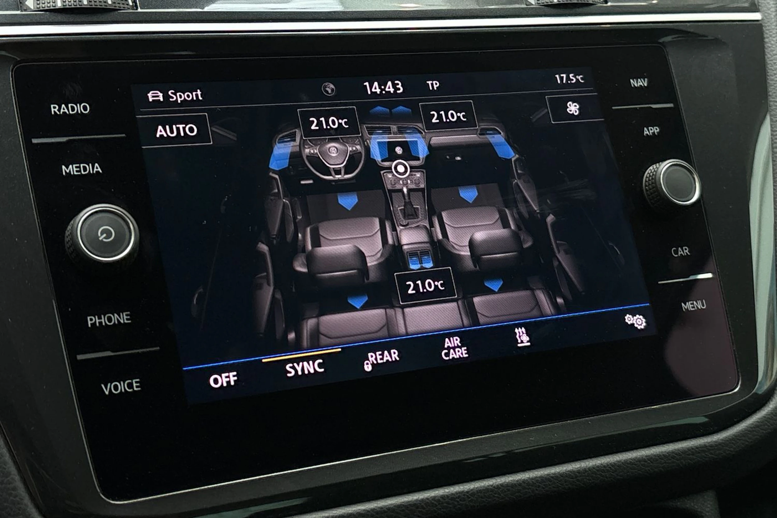 Sininen Volkswagen Tiguan 2019 kuva 24.