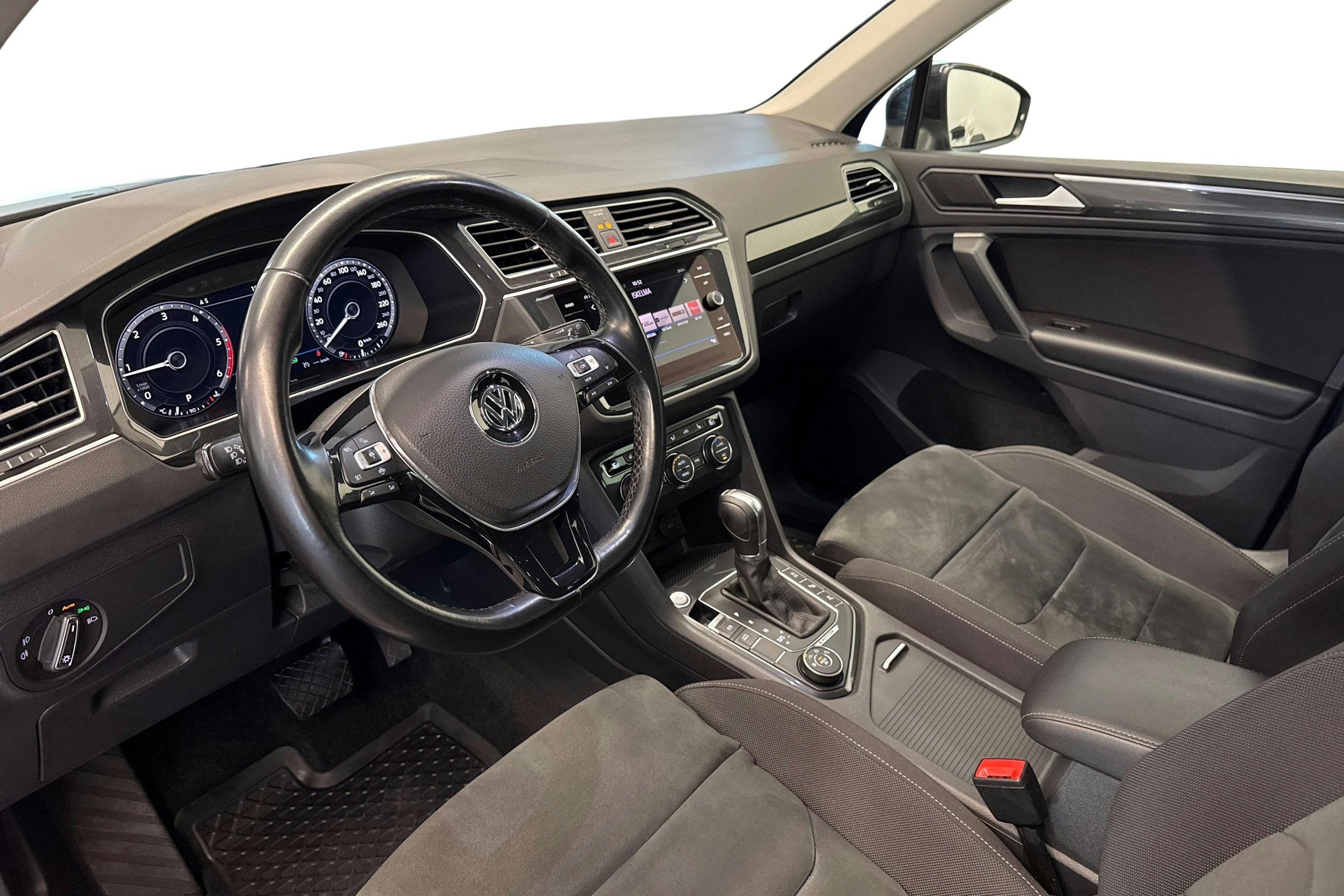 Musta Volkswagen Tiguan 2019 kuva 6.