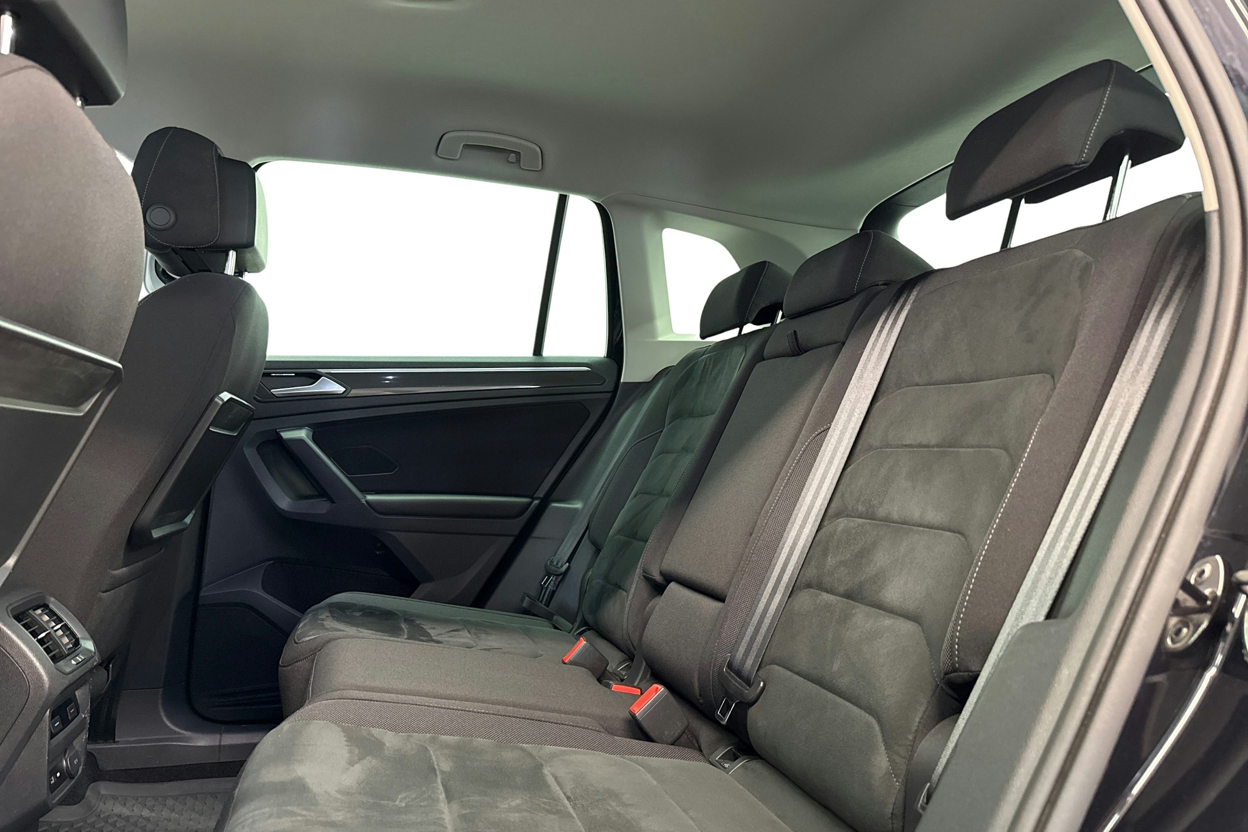 Musta Volkswagen Tiguan 2019 kuva 8.