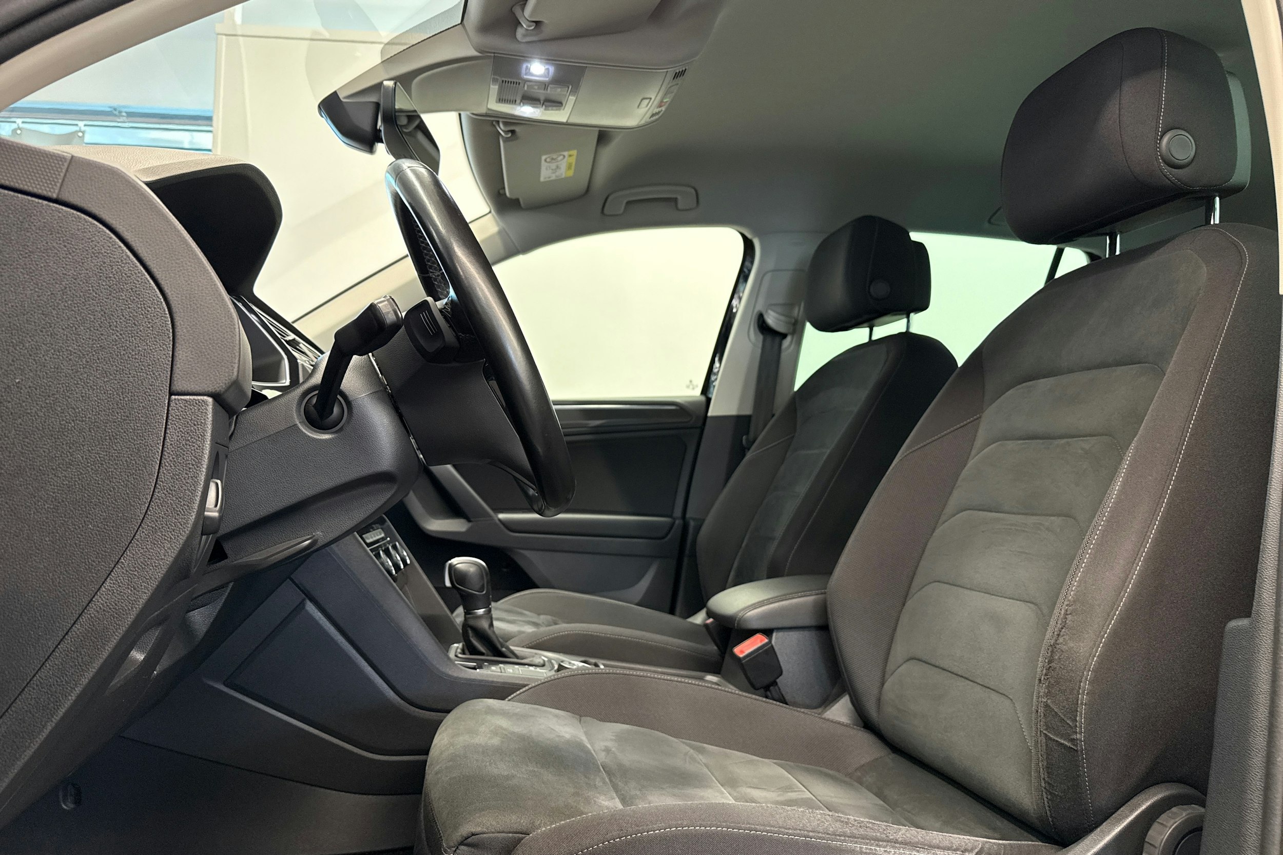 Musta Volkswagen Tiguan 2019 kuva 12.