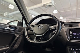 Musta Volkswagen Tiguan 2019 kuva 14.