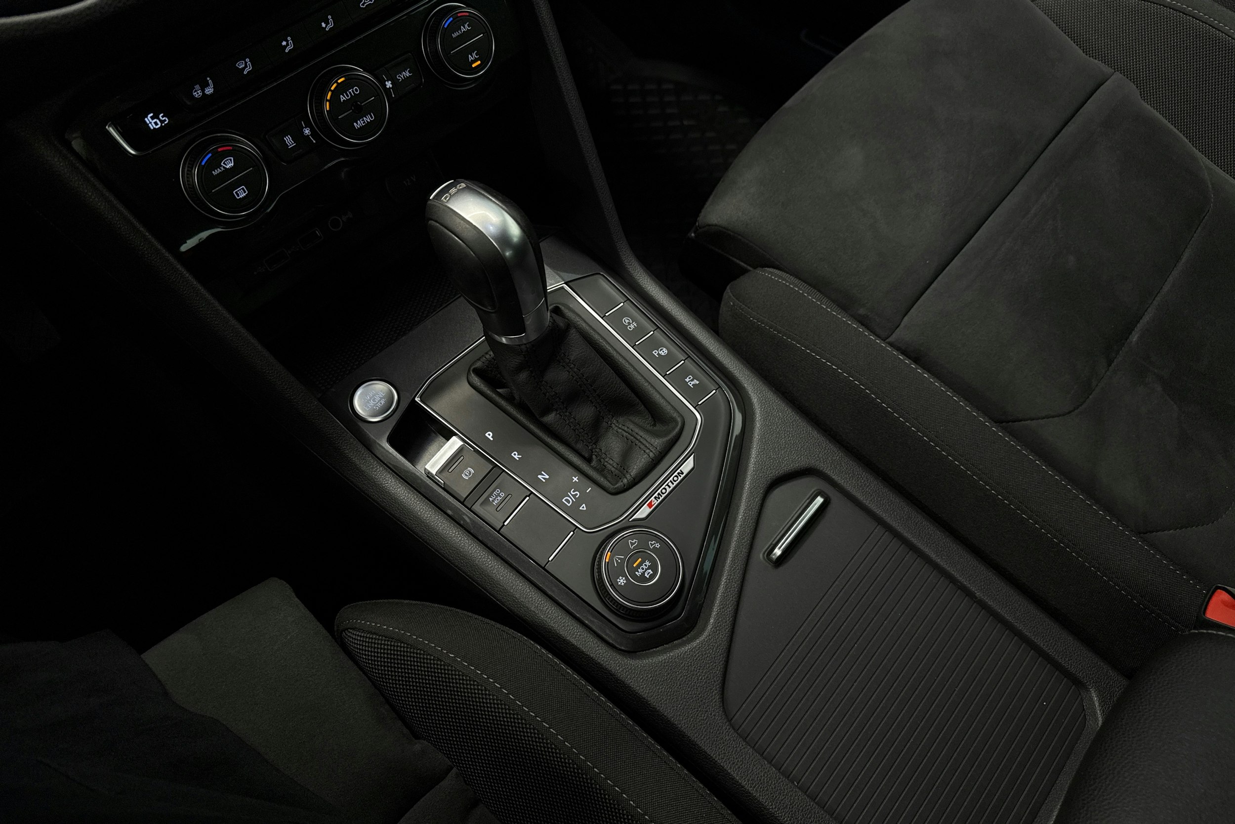 Musta Volkswagen Tiguan 2019 kuva 23.