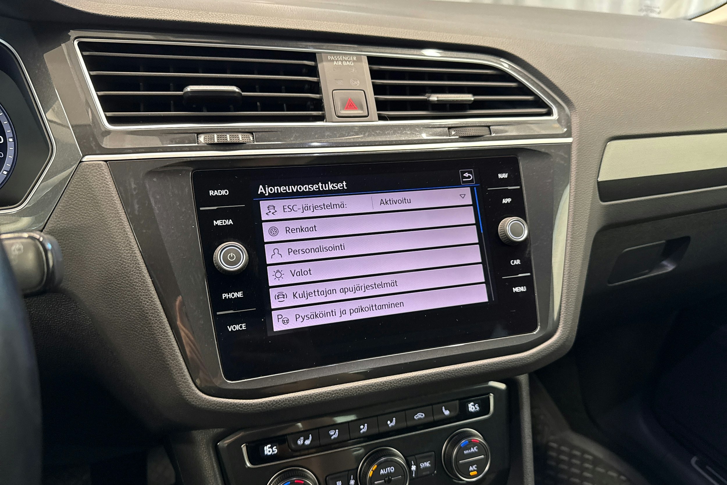Musta Volkswagen Tiguan 2019 kuva 31.