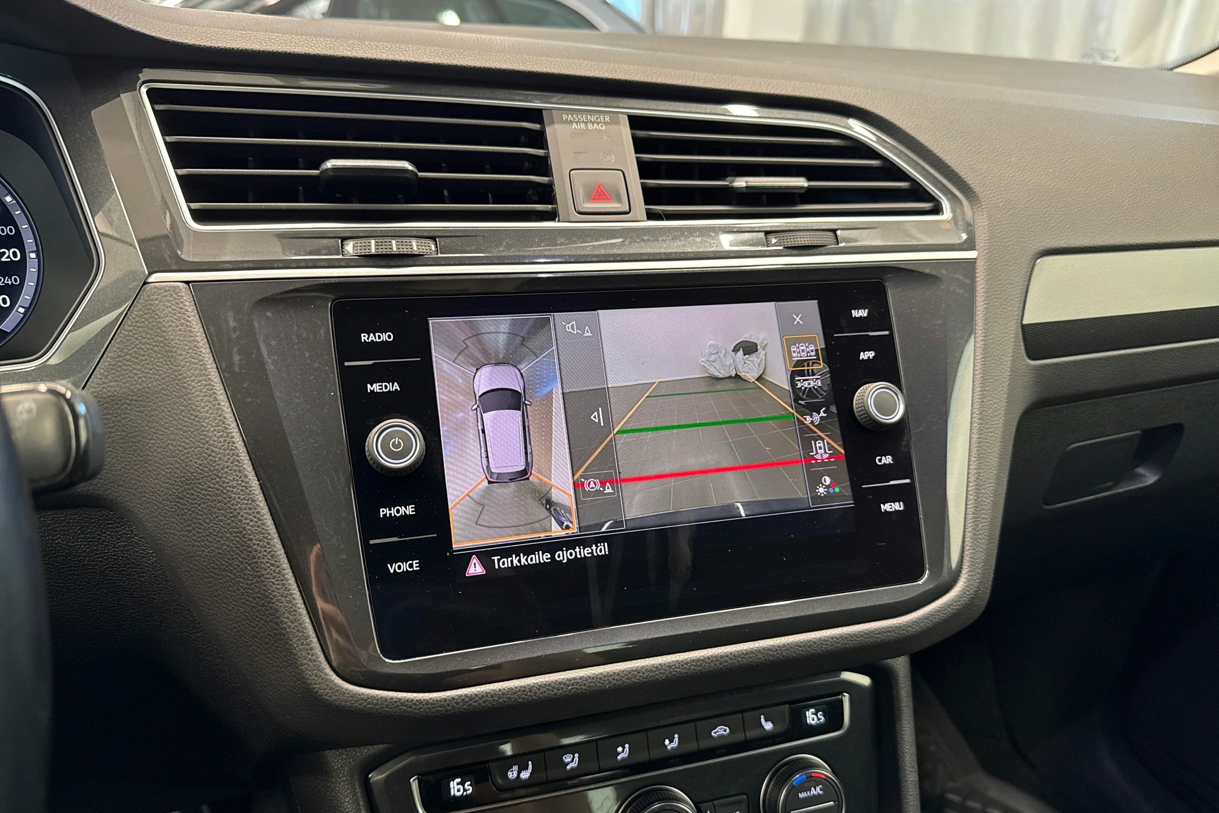 Musta Volkswagen Tiguan 2019 kuva 39.