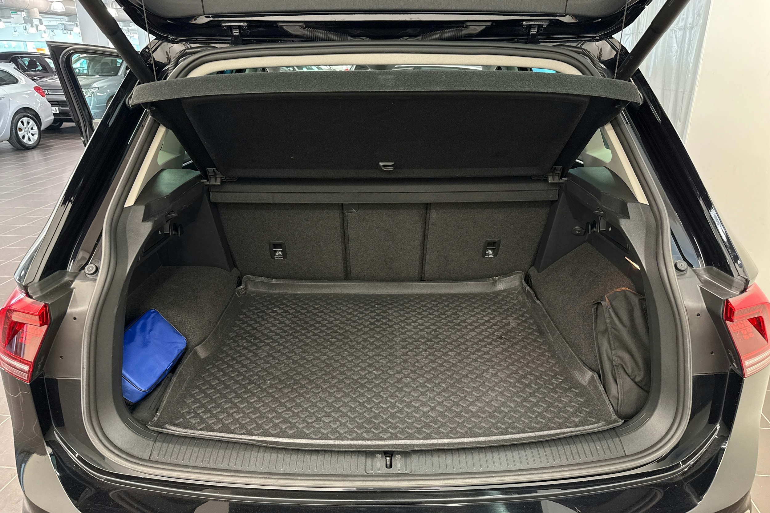 Musta Volkswagen Tiguan 2019 kuva 41.