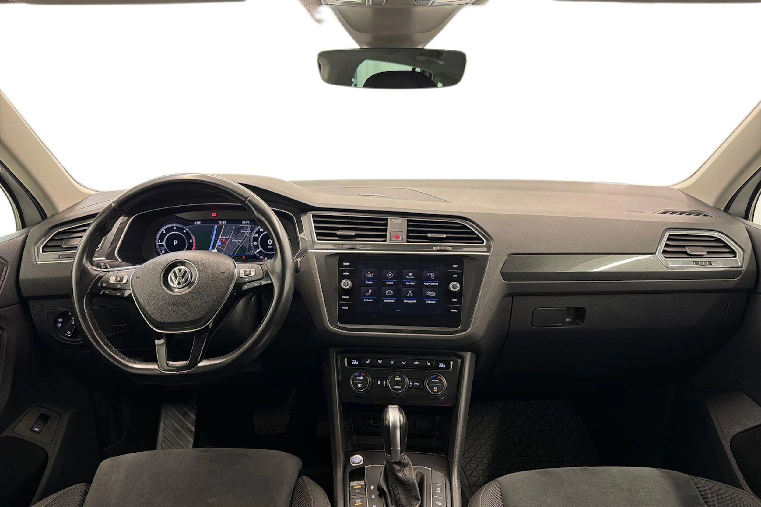 valkoinen Volkswagen Tiguan 2019 kuva 9.