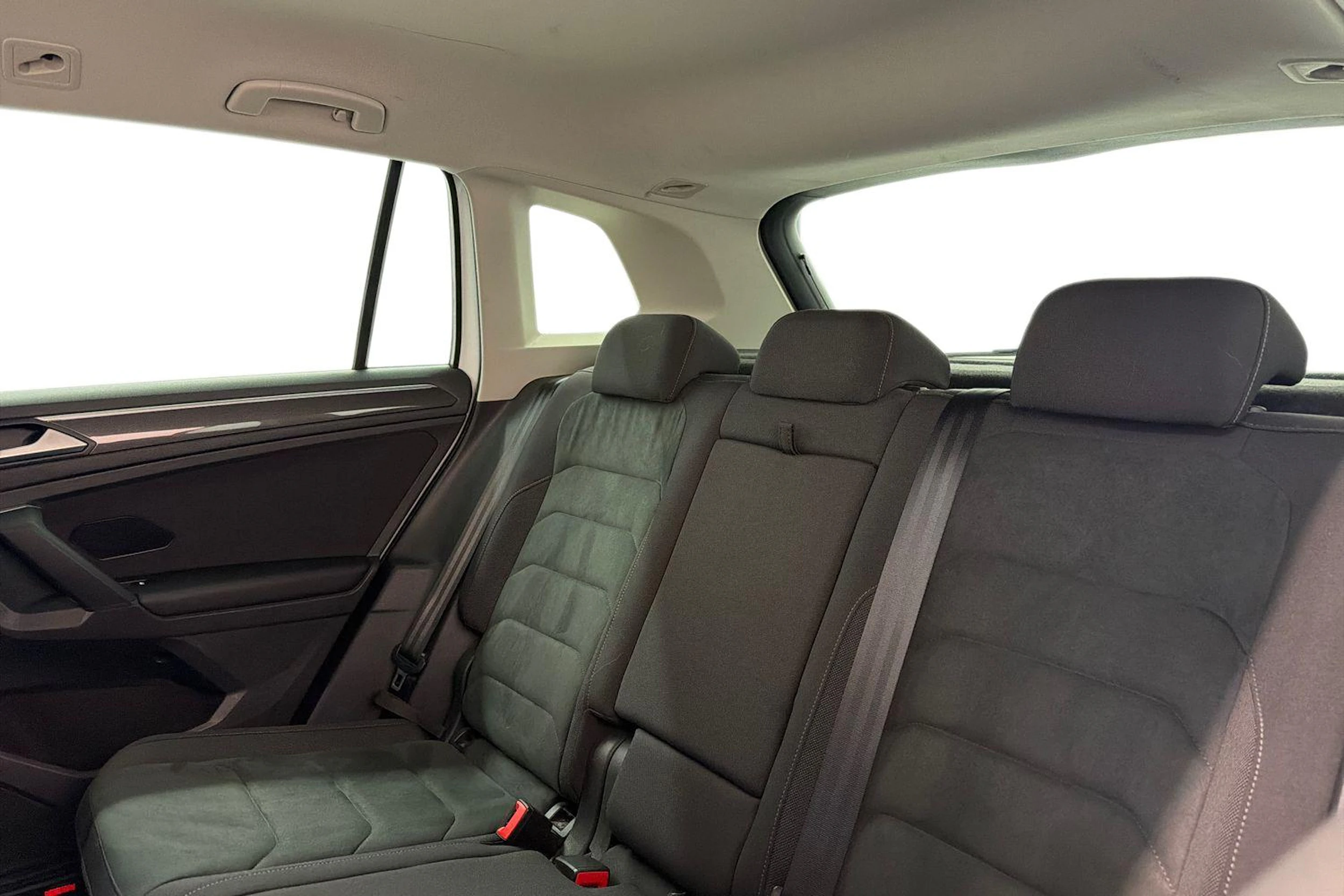 valkoinen Volkswagen Tiguan 2019 kuva 11.