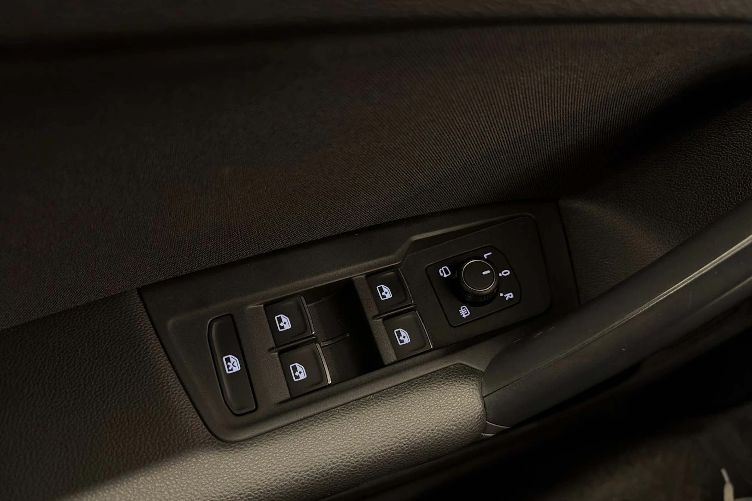 valkoinen Volkswagen Tiguan 2019 kuva 23.