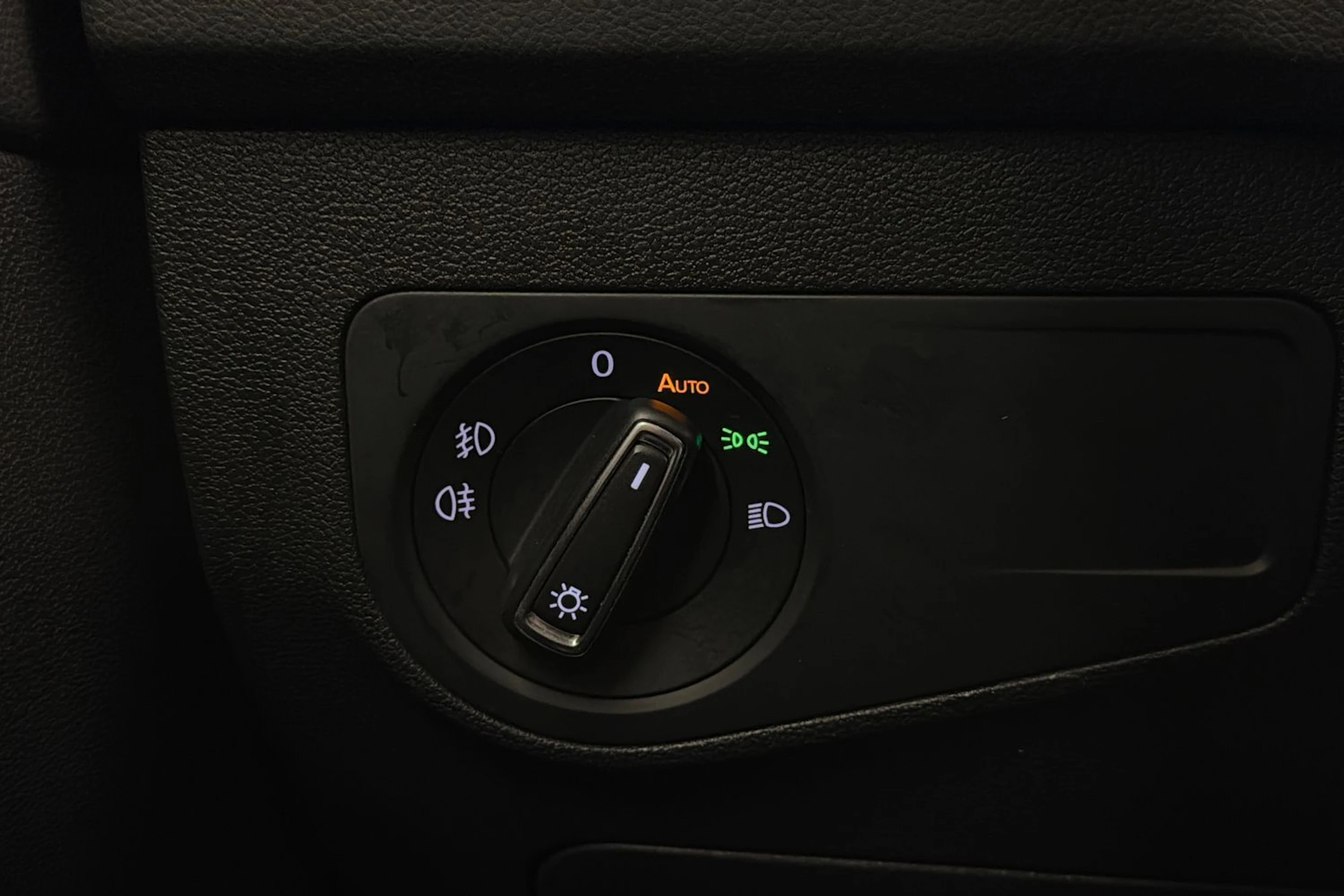 valkoinen Volkswagen Tiguan 2019 kuva 24.