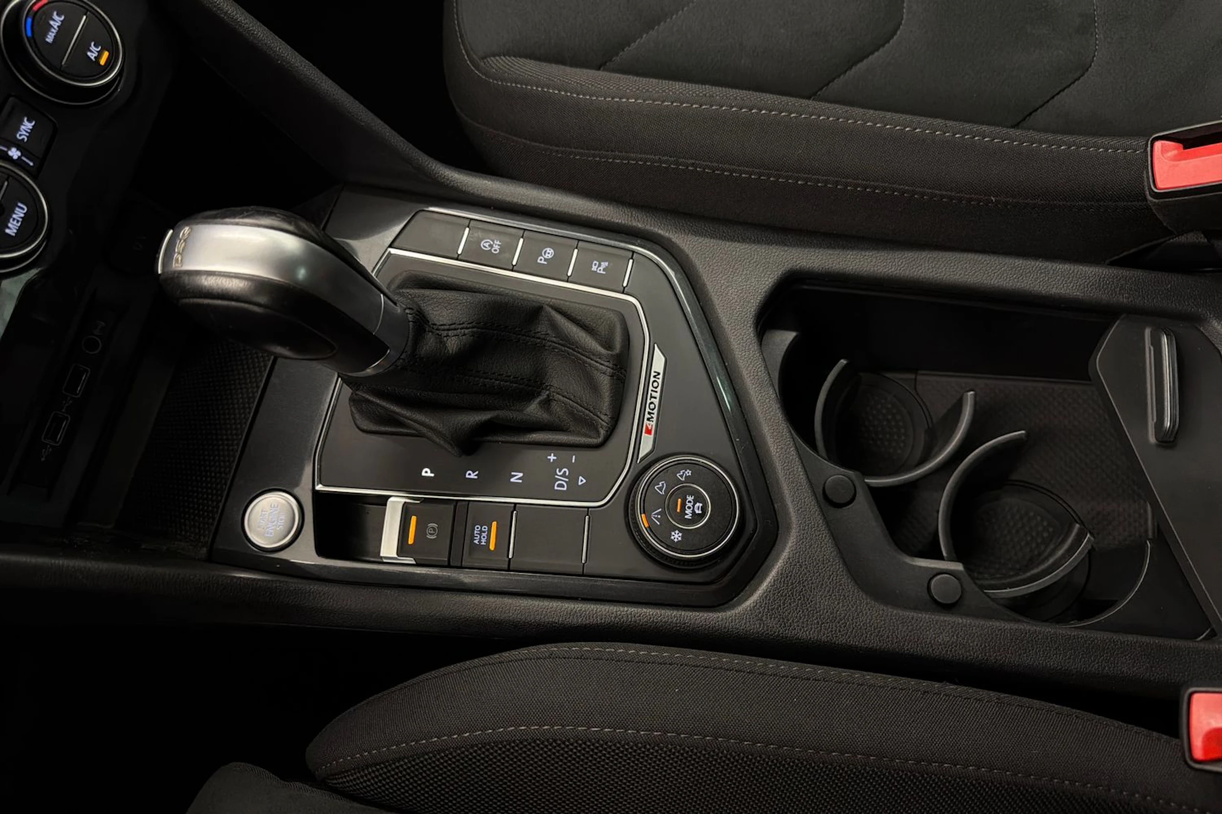 valkoinen Volkswagen Tiguan 2019 kuva 27.