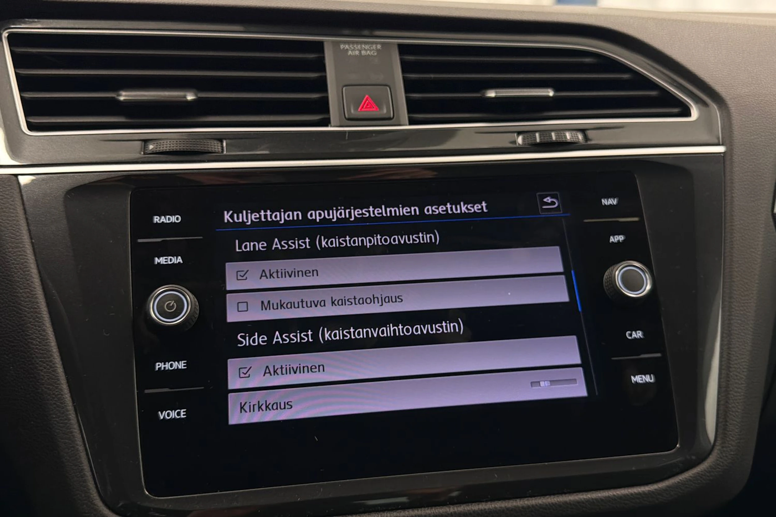 valkoinen Volkswagen Tiguan 2019 kuva 32.