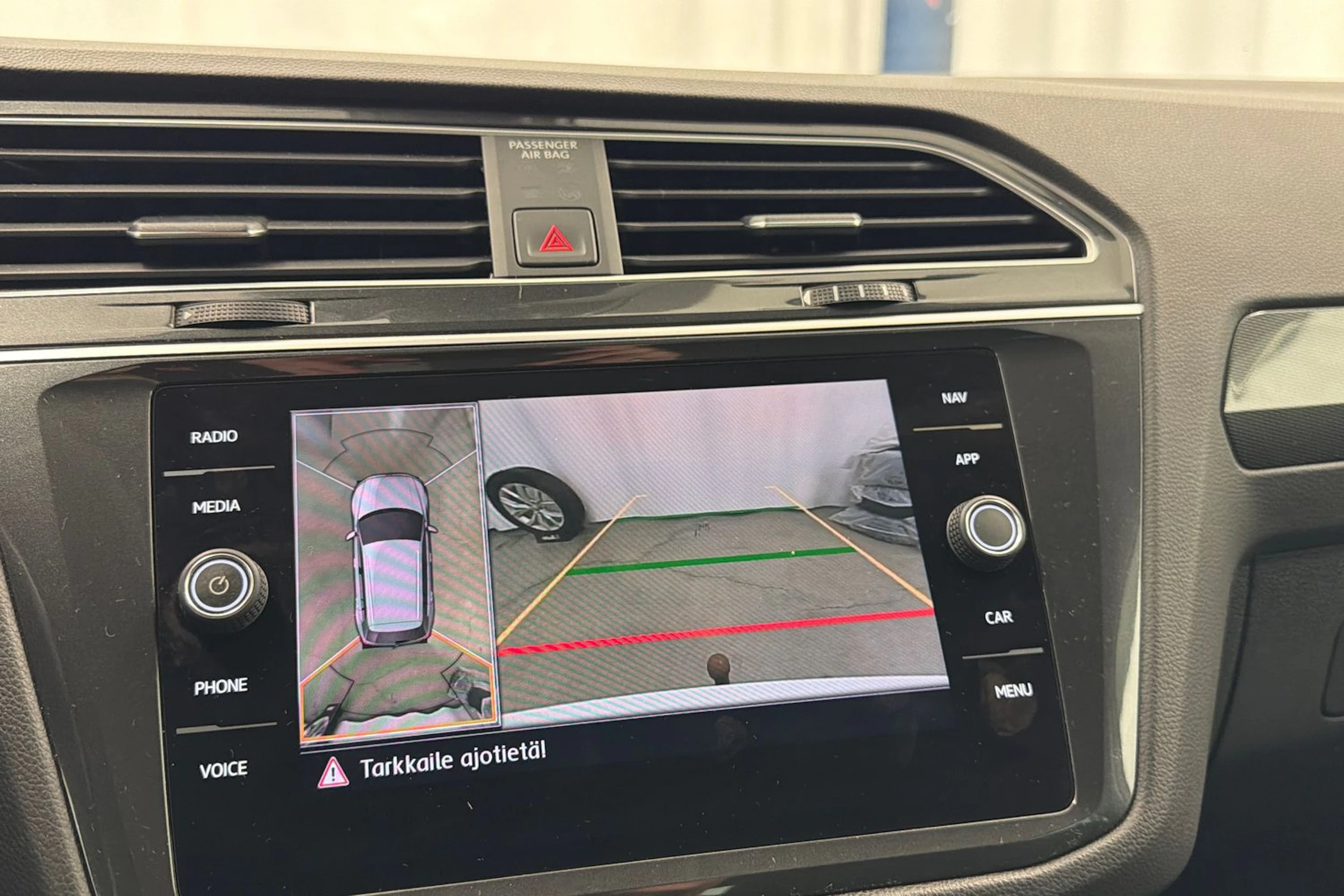 valkoinen Volkswagen Tiguan 2019 kuva 34.