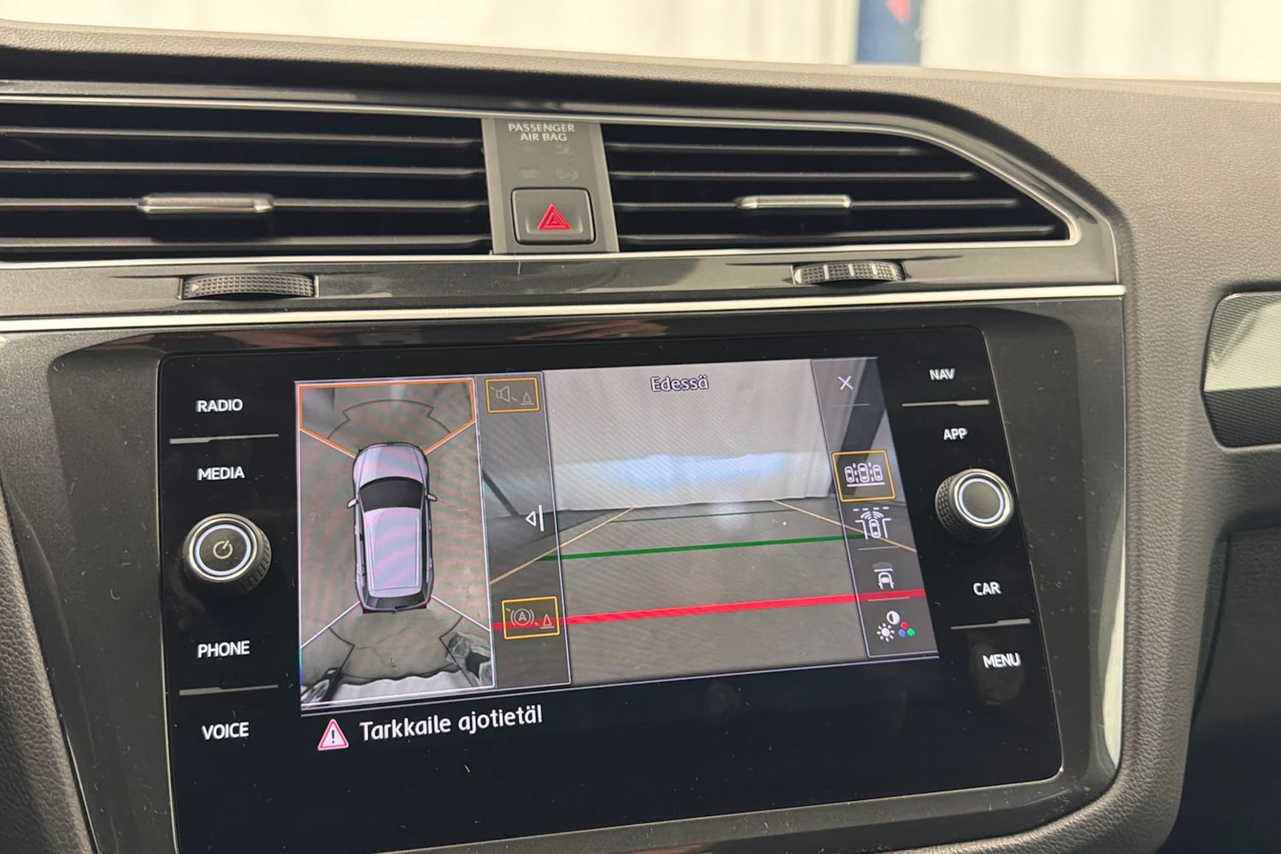 valkoinen Volkswagen Tiguan 2019 kuva 35.