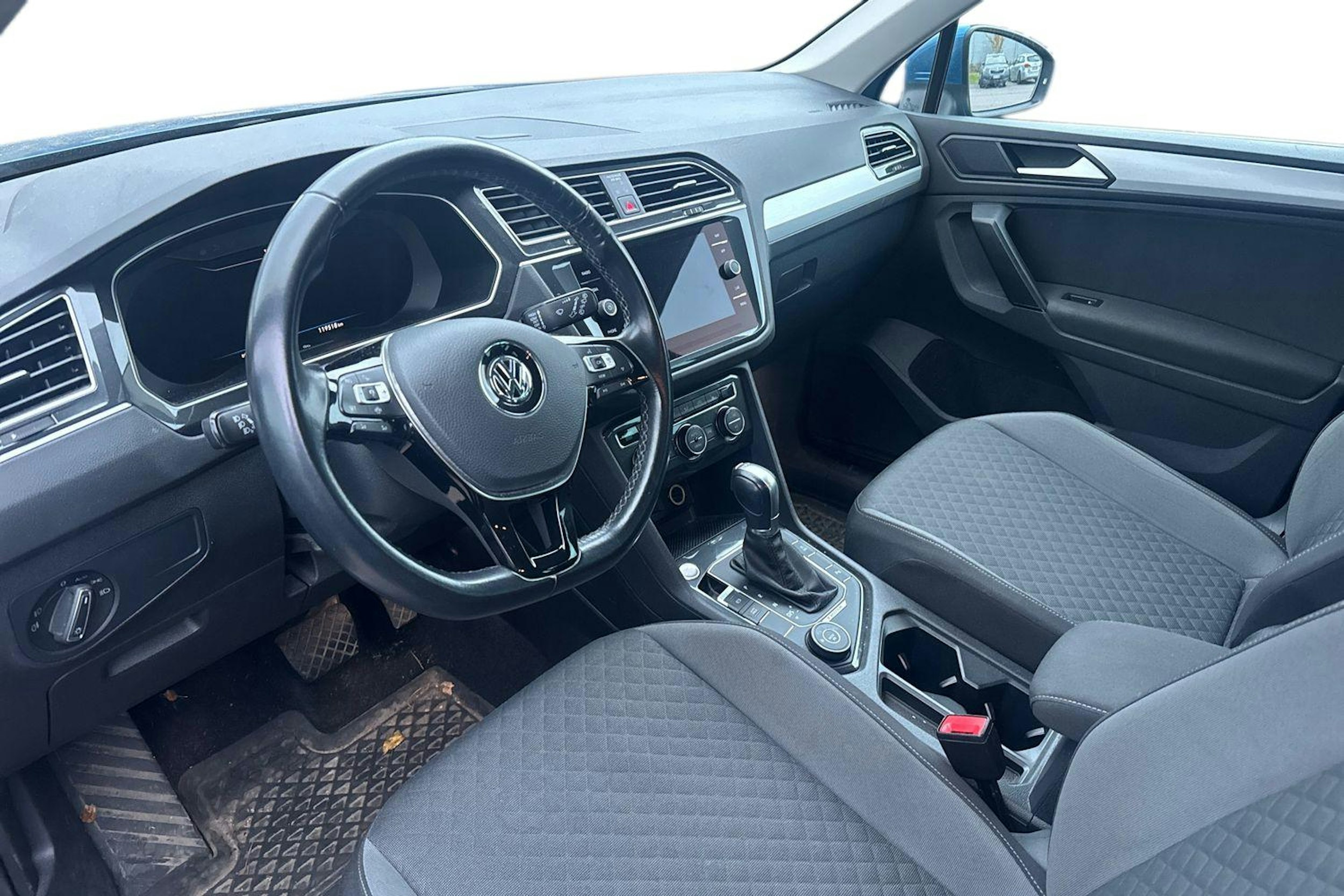 Sininen Volkswagen Tiguan 2019 kuva 3.