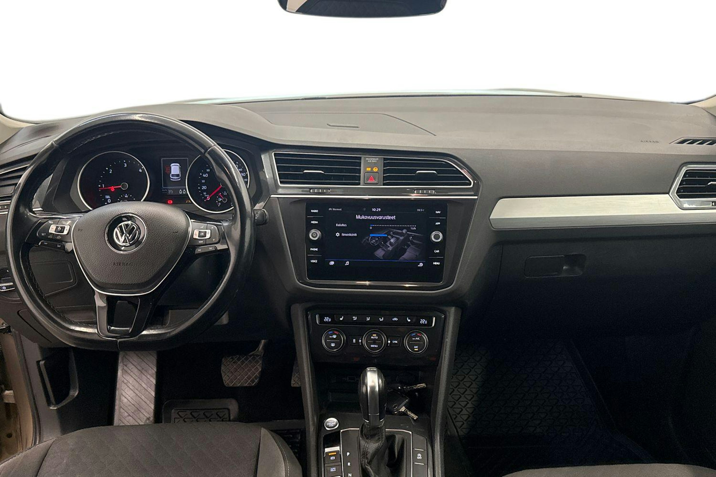 Ruskea (beige) Volkswagen Tiguan 2019 kuva 9.