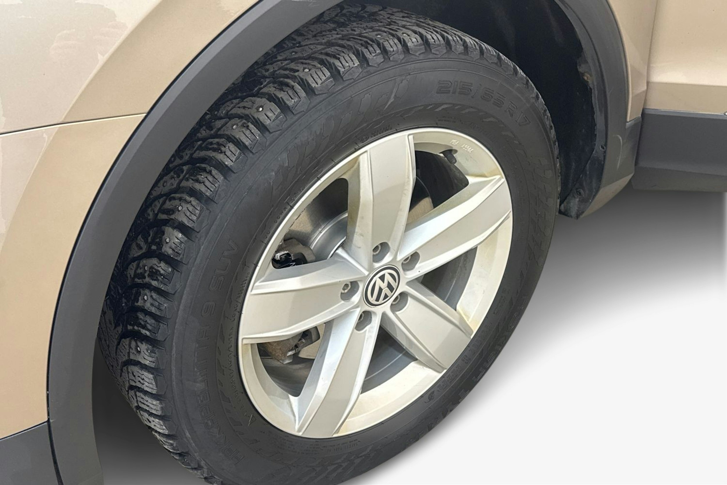 Ruskea (beige) Volkswagen Tiguan 2019 kuva 11.