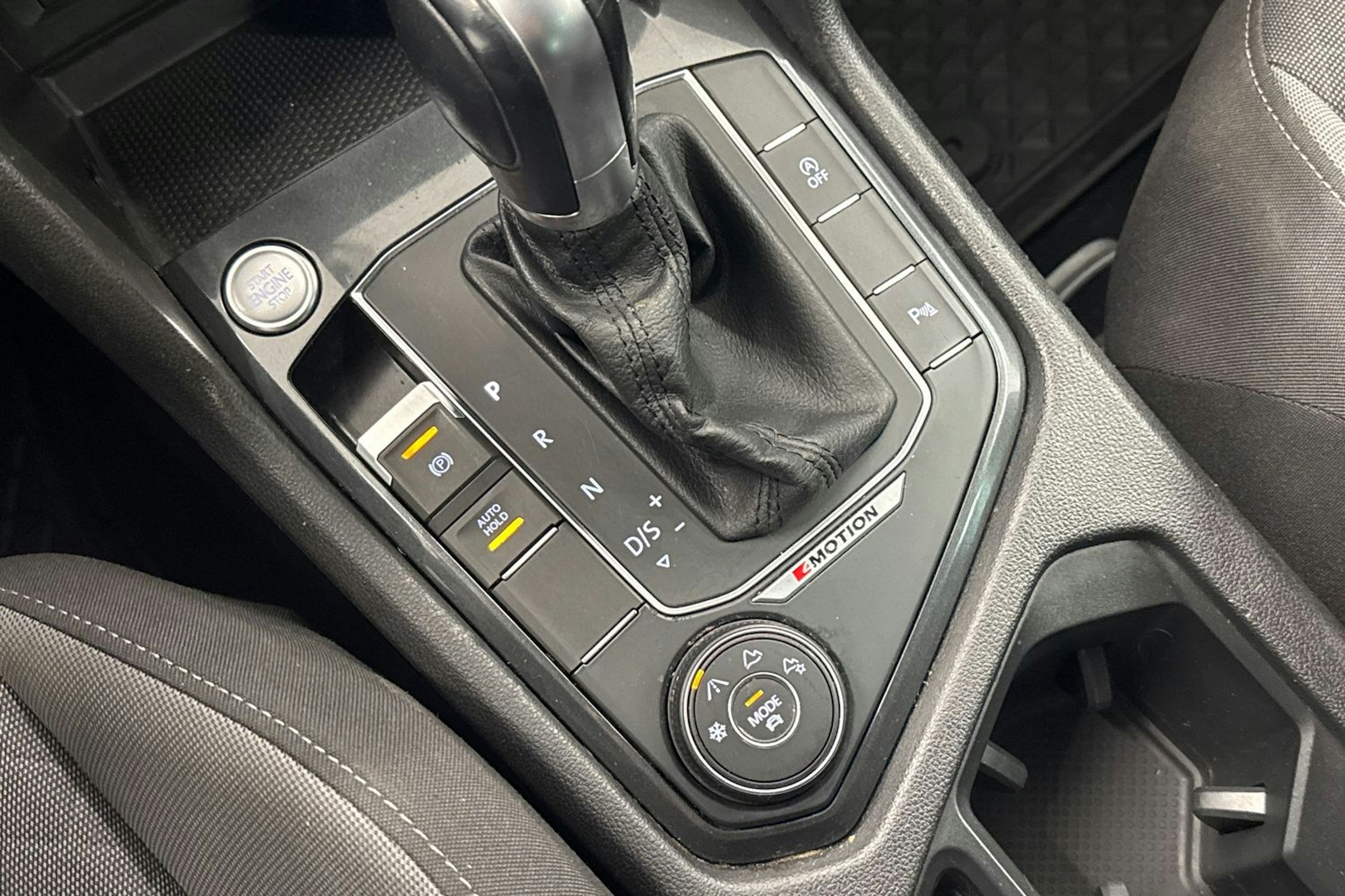 Ruskea (beige) Volkswagen Tiguan 2019 kuva 16.