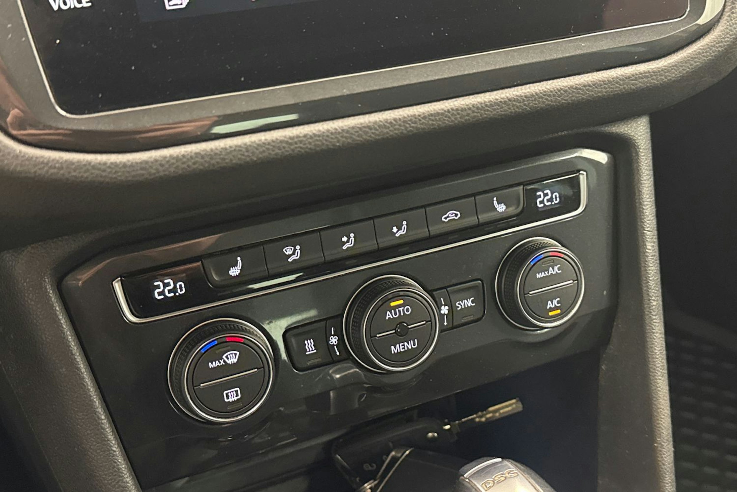 Ruskea (beige) Volkswagen Tiguan 2019 kuva 17.