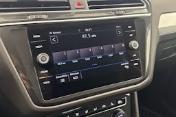 Ruskea (beige) Volkswagen Tiguan 2019 kuva 18.