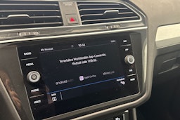 Ruskea (beige) Volkswagen Tiguan 2019 kuva 20.