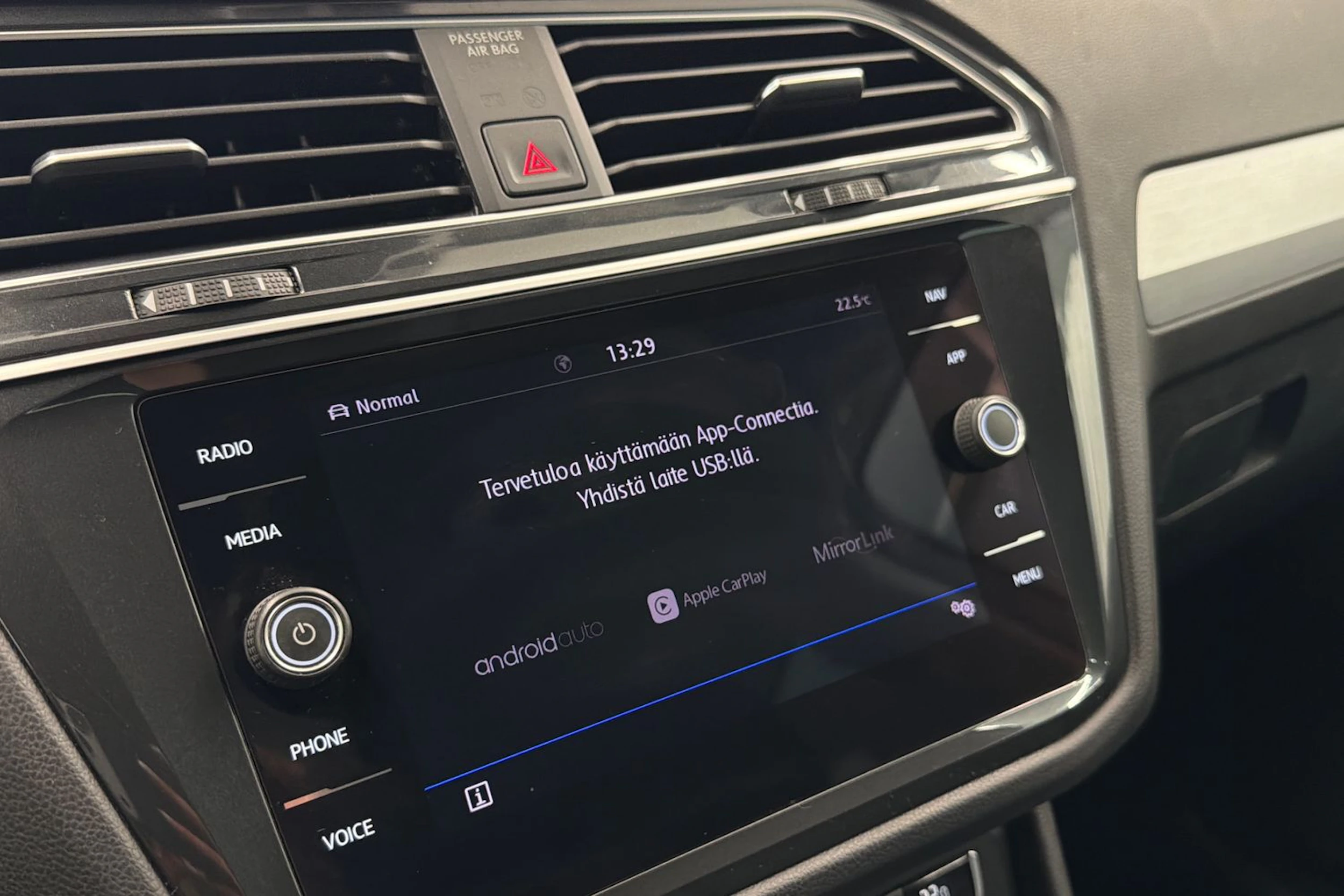 Ruskea (beige) Volkswagen Tiguan 2019 kuva 23.