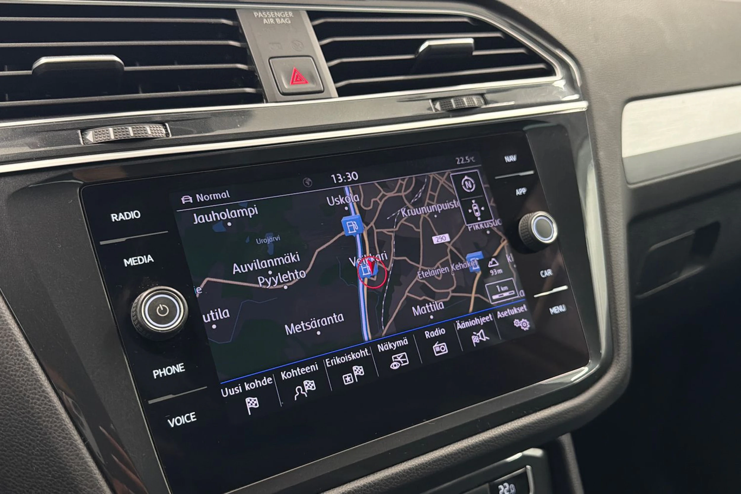Ruskea (beige) Volkswagen Tiguan 2019 kuva 24.