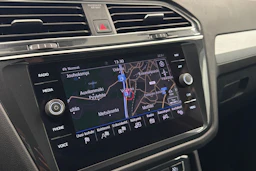 Ruskea (beige) Volkswagen Tiguan 2019 kuva 24.