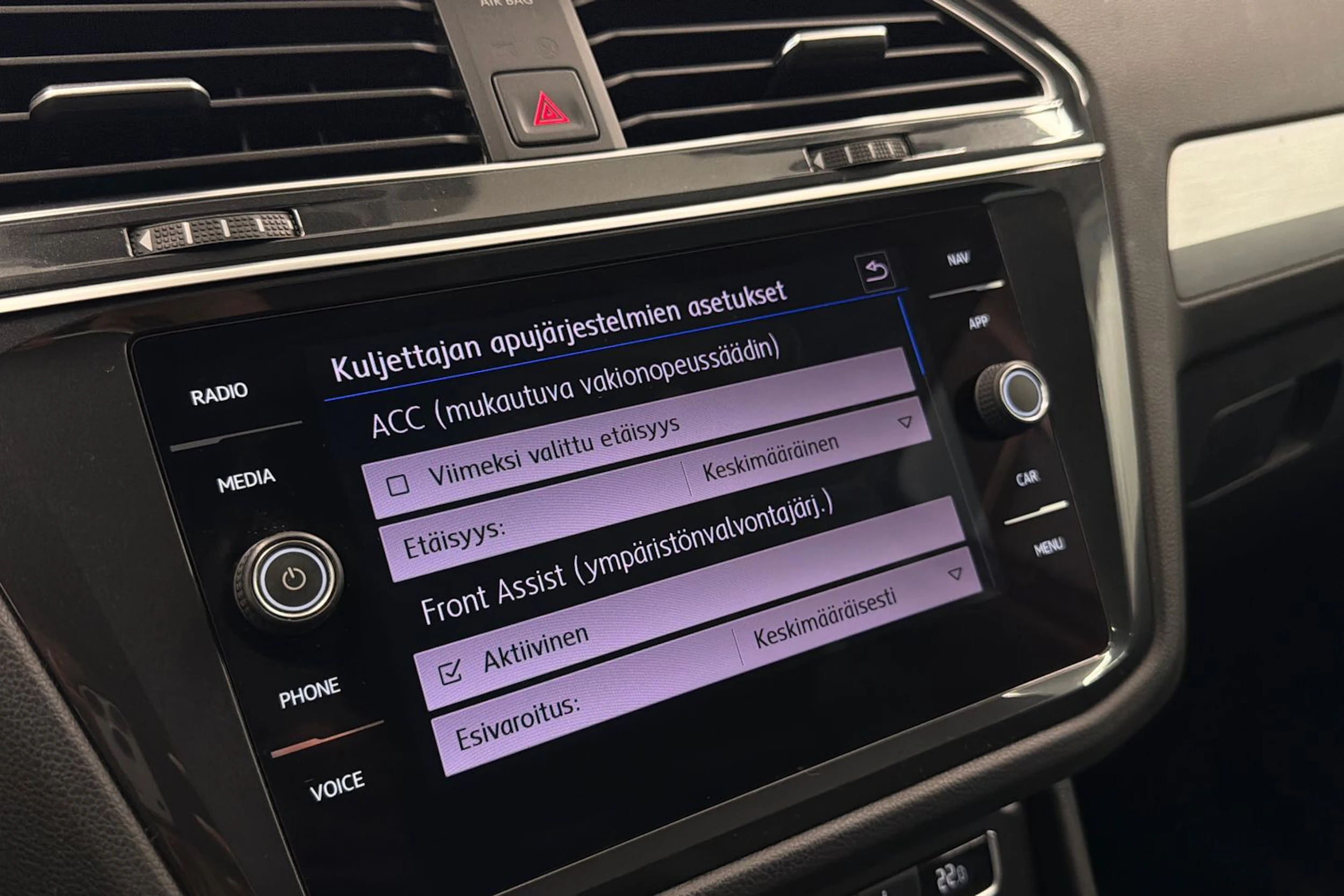 Ruskea (beige) Volkswagen Tiguan 2019 kuva 26.