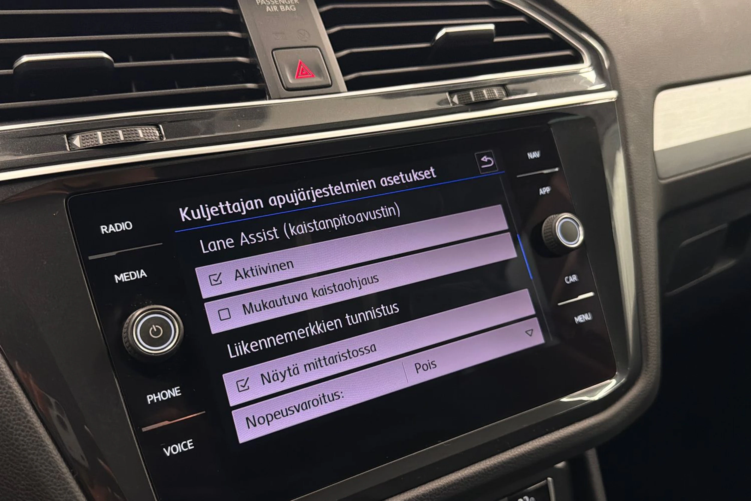 Ruskea (beige) Volkswagen Tiguan 2019 kuva 27.