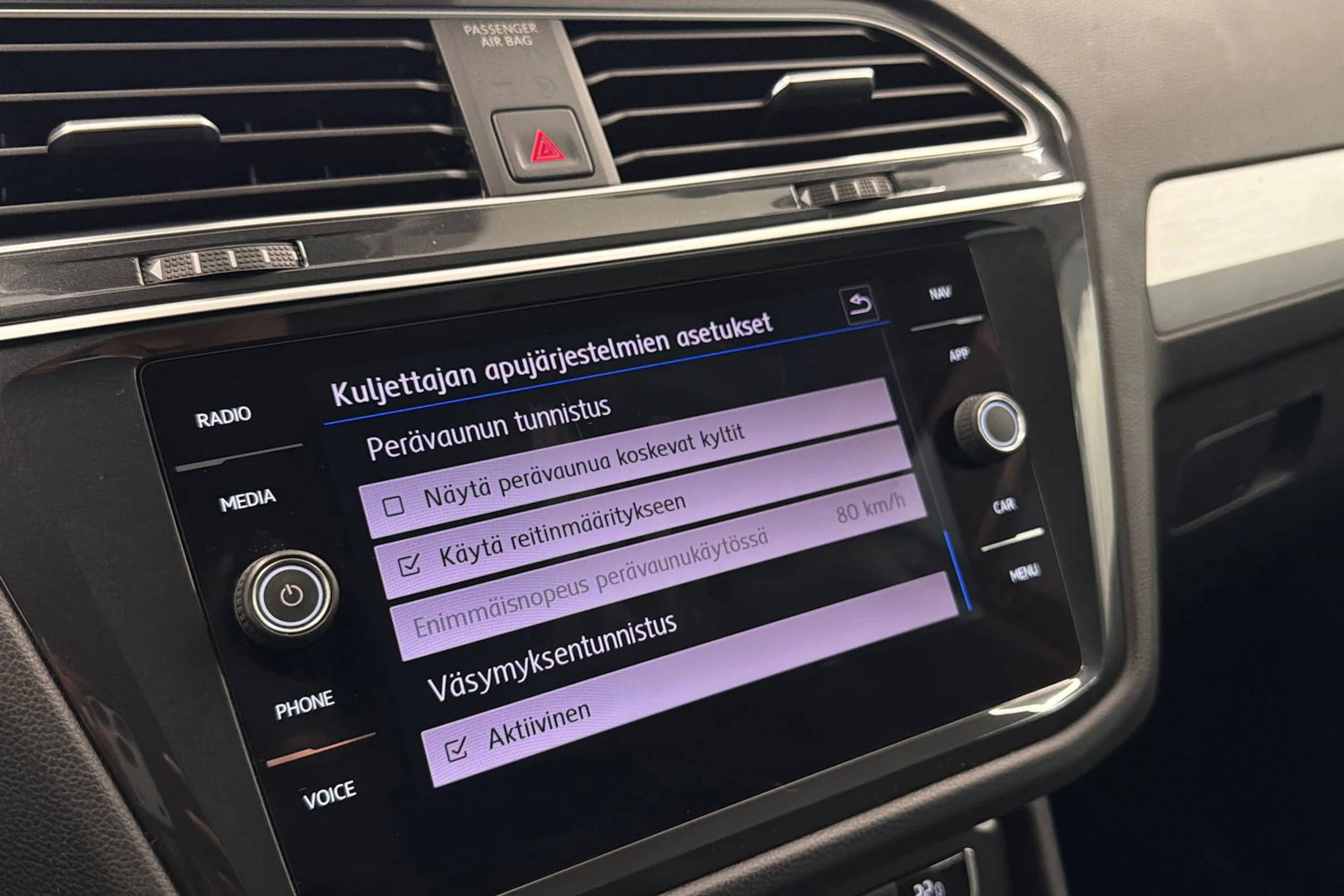 Ruskea (beige) Volkswagen Tiguan 2019 kuva 28.