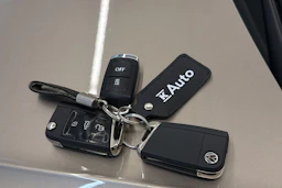 Ruskea (beige) Volkswagen Tiguan 2019 kuva 30.