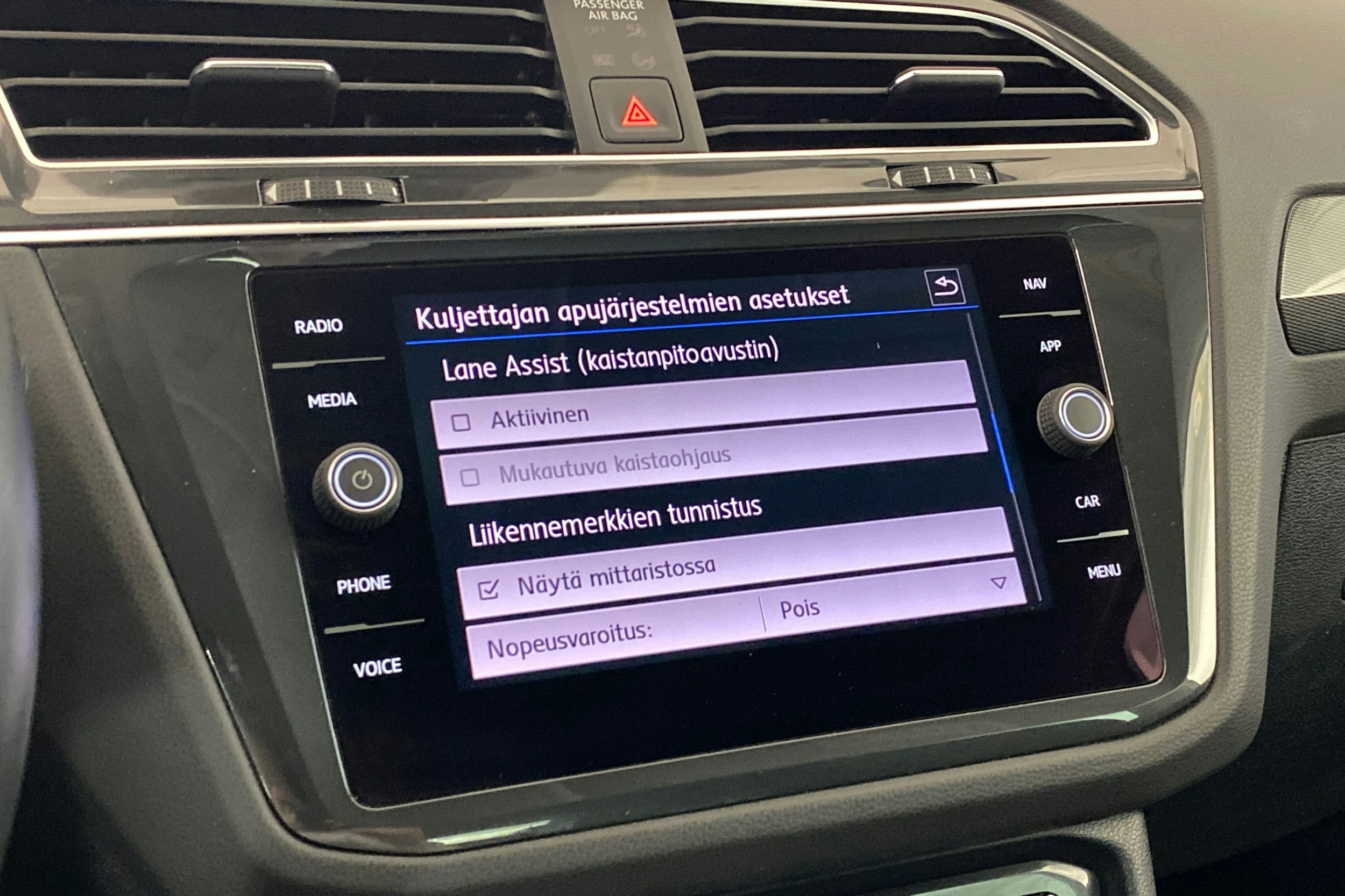 Valkoinen Volkswagen Tiguan 2019 kuva 15.