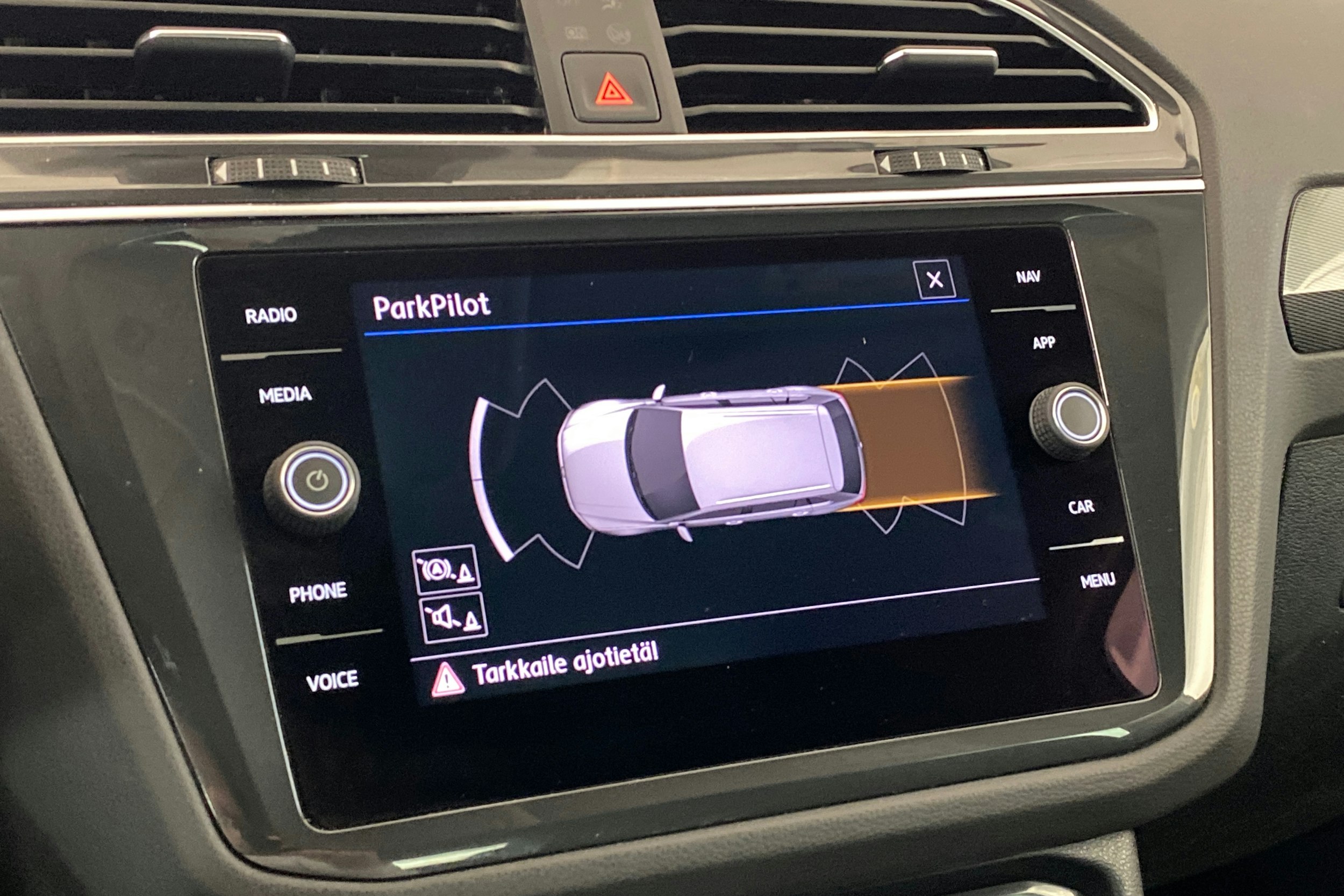 Valkoinen Volkswagen Tiguan 2019 kuva 16.