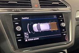 Valkoinen Volkswagen Tiguan 2019 kuva 16.