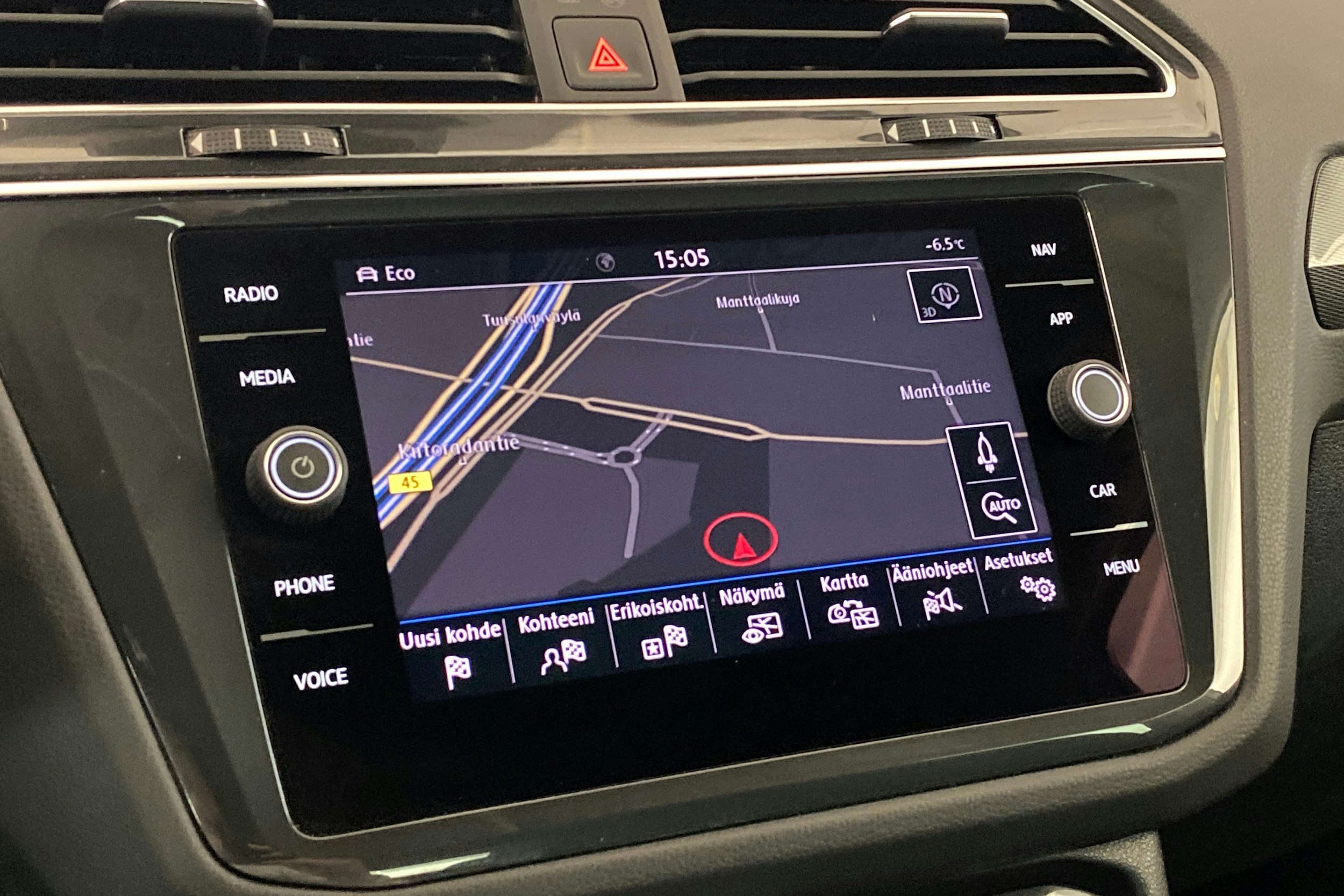 Valkoinen Volkswagen Tiguan 2019 kuva 18.