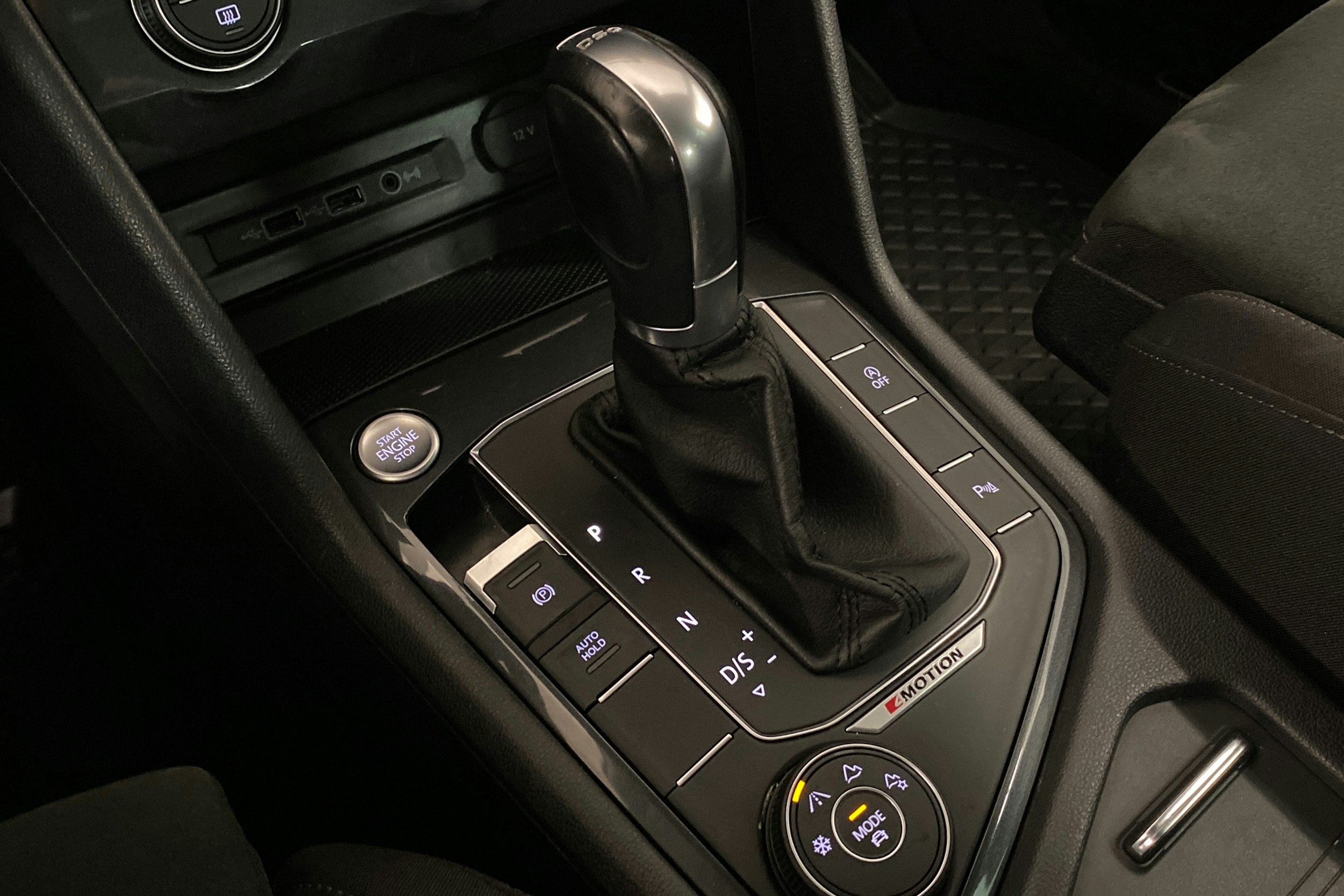 Valkoinen Volkswagen Tiguan 2019 kuva 20.