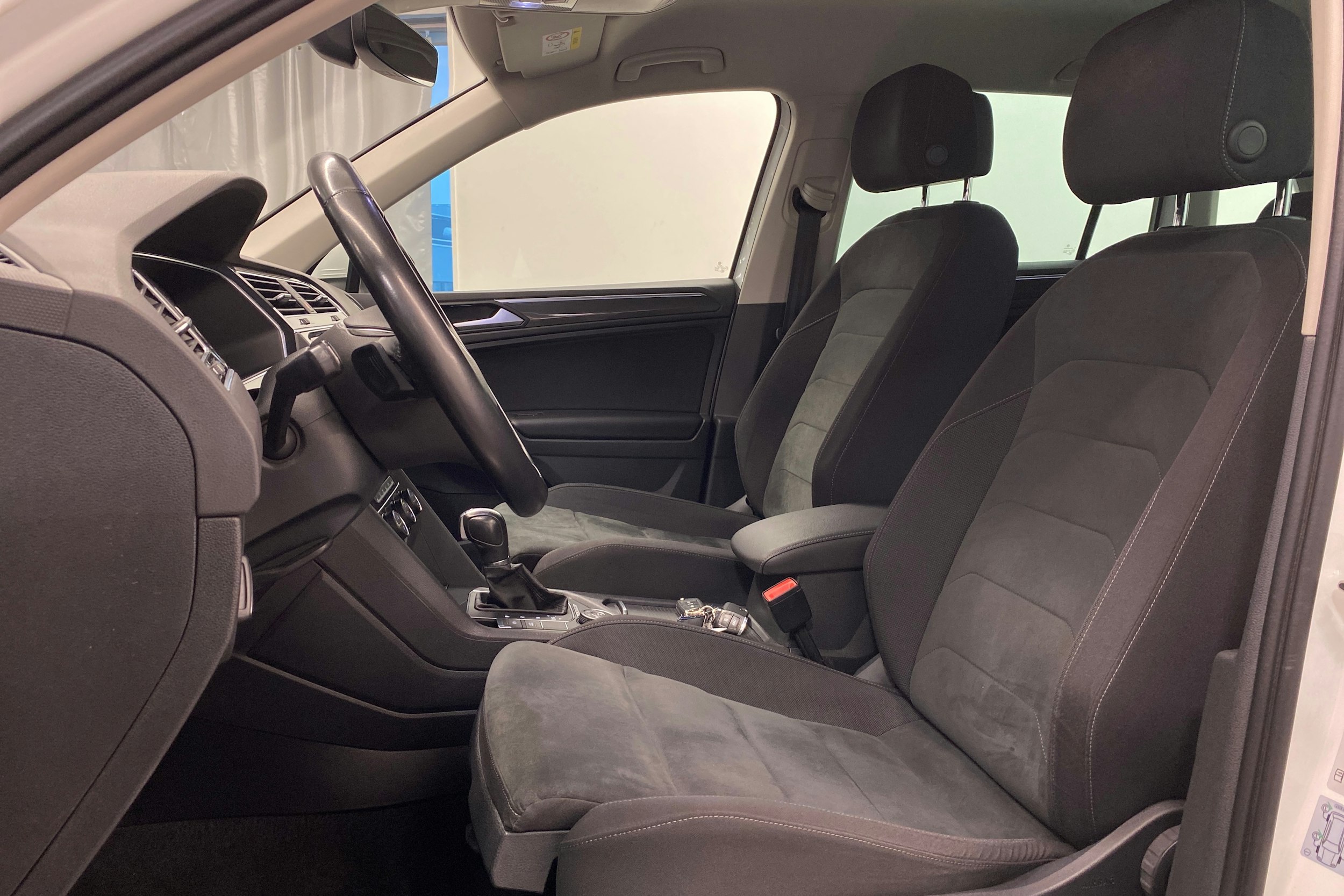 Valkoinen Volkswagen Tiguan 2019 kuva 21.