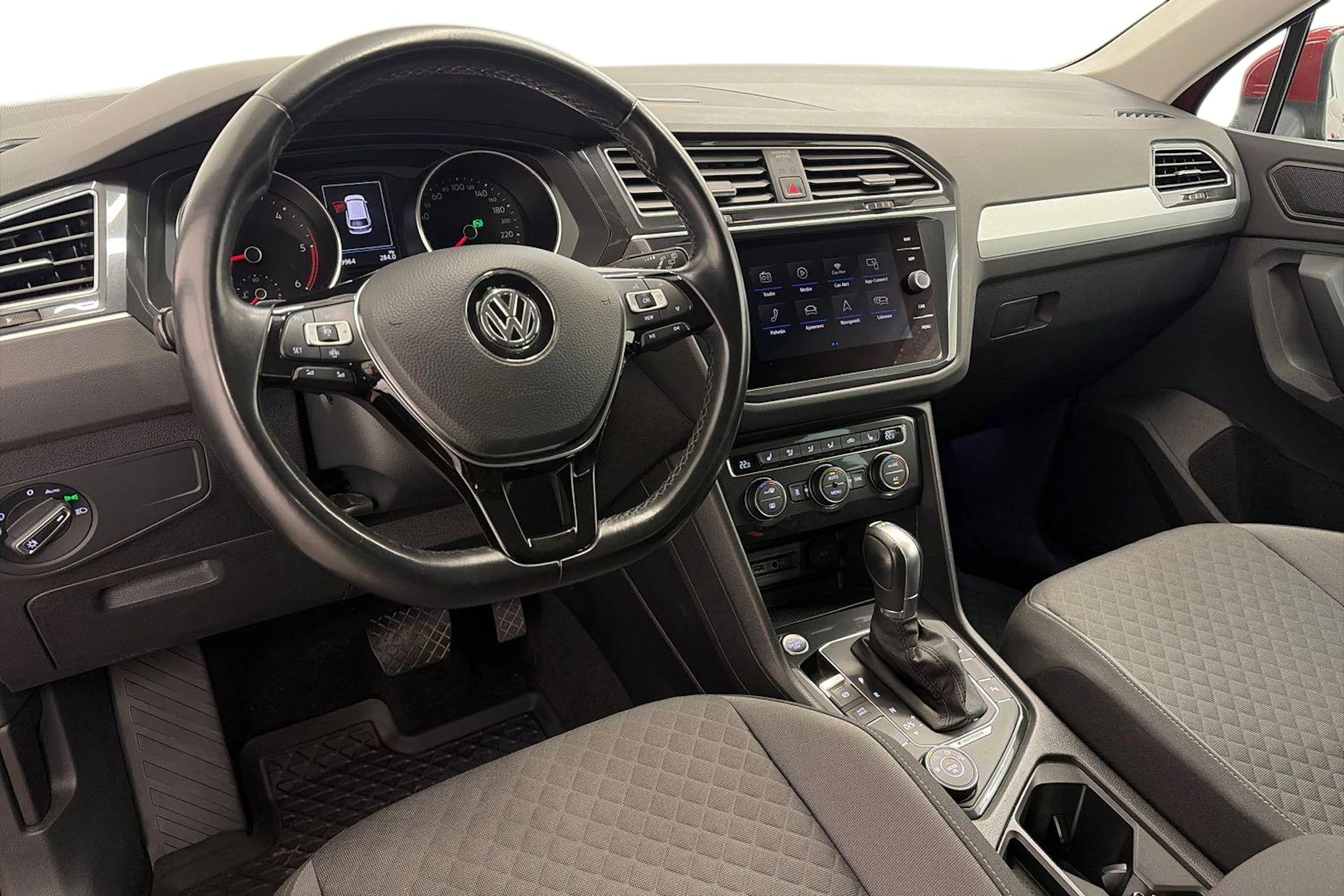 Punainen Volkswagen Tiguan 2019 kuva 6.
